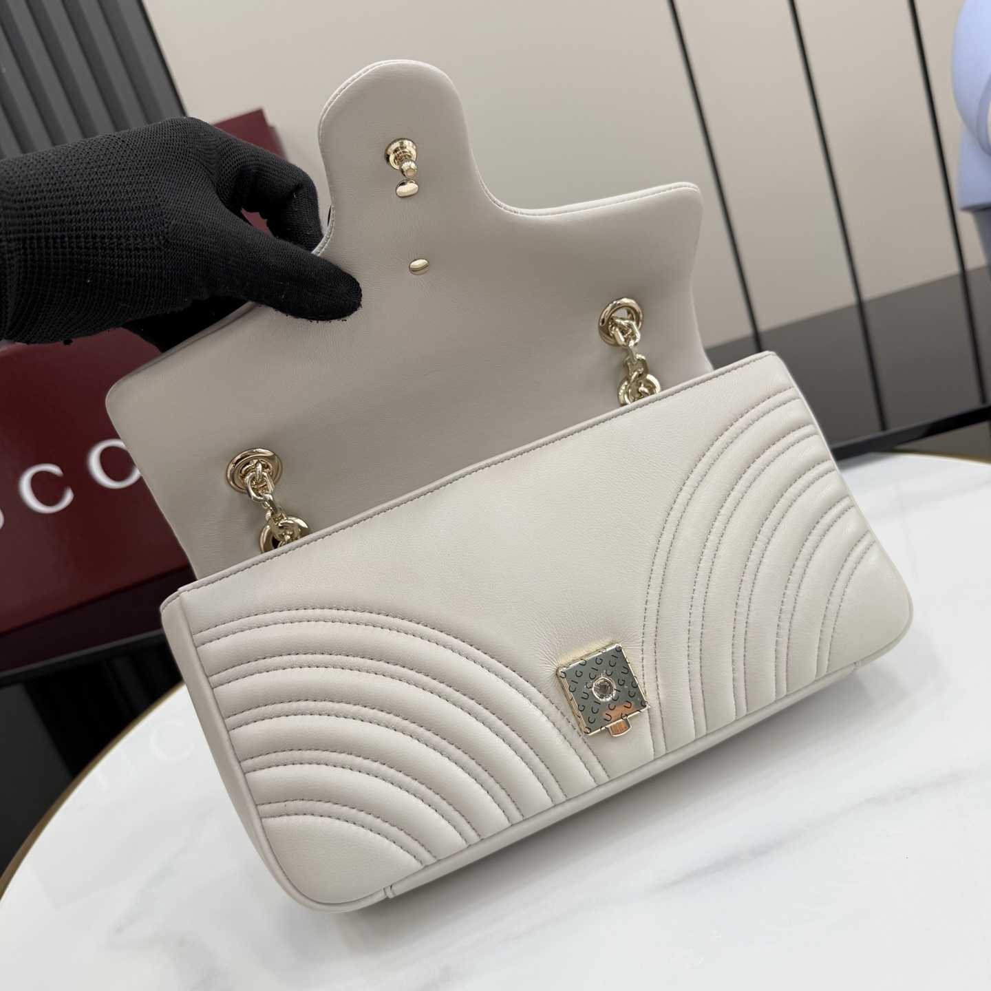 Gucci GG Marmont Medium Shoulder Bag - FashionPlug