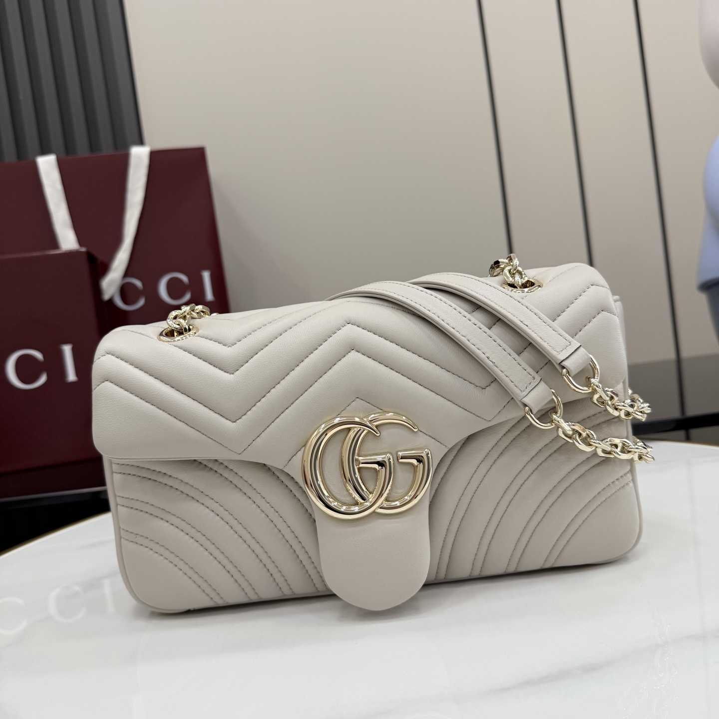 Gucci GG Marmont Medium Shoulder Bag - FashionPlug