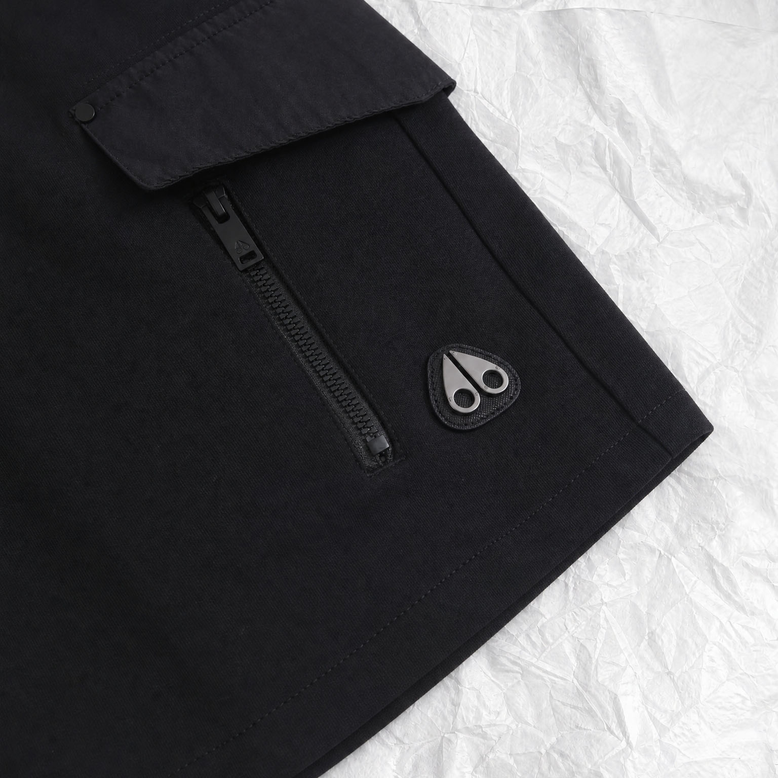 Moose Knuckles Dalon Cargo Sweatshorts - FashionPlug