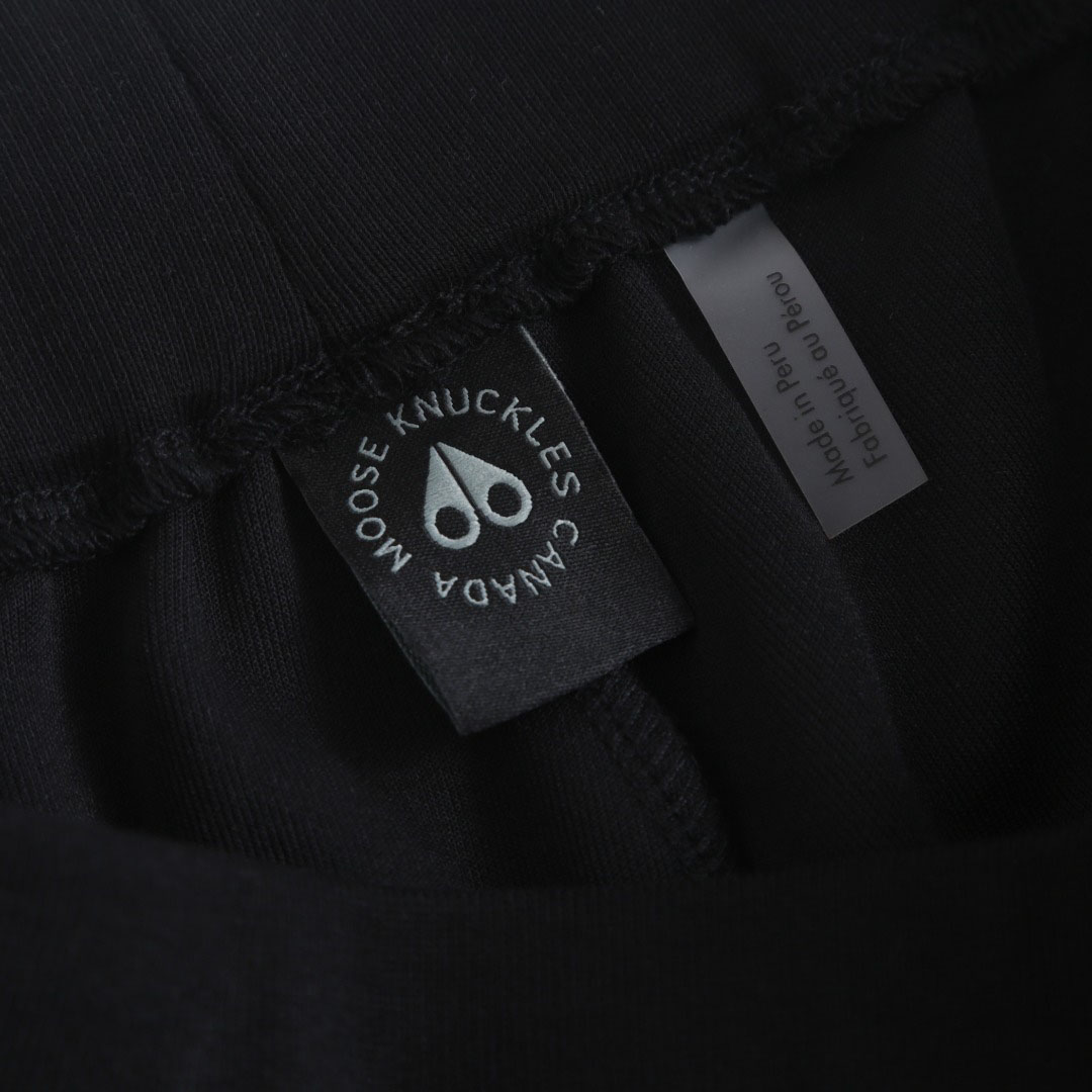 Moose Knuckles Dalon Cargo Sweatshorts - FashionPlug