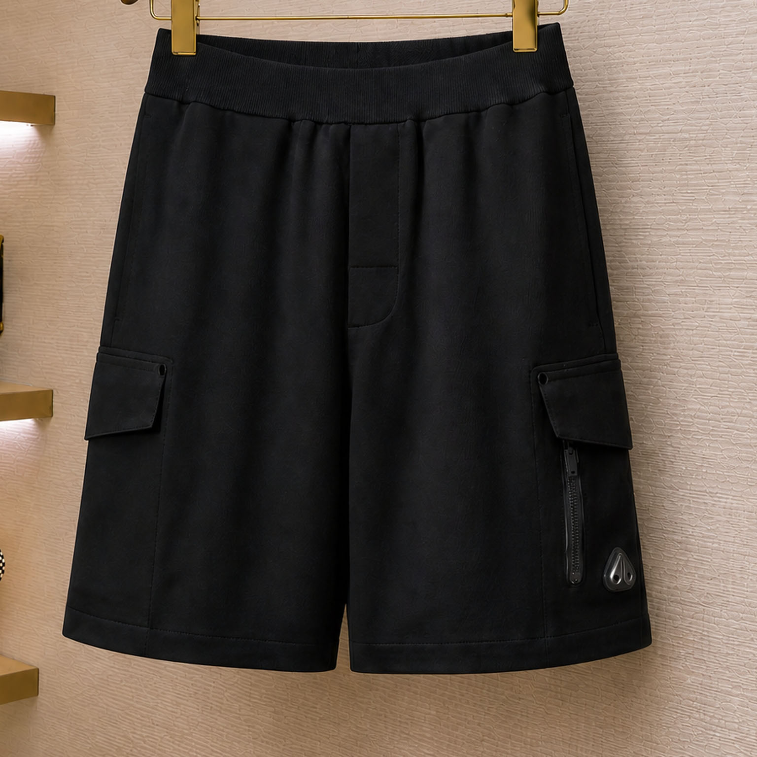 Moose Knuckles Dalon Cargo Sweatshorts - FashionPlug