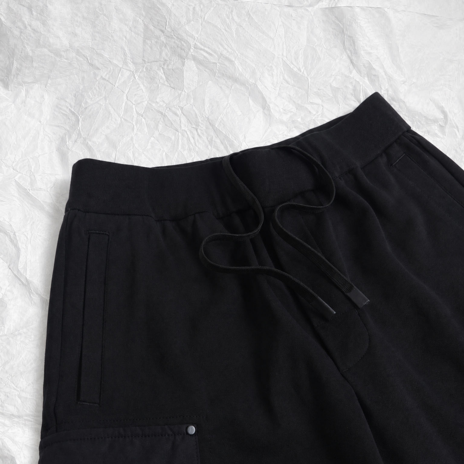 Moose Knuckles Dalon Cargo Sweatshorts - FashionPlug