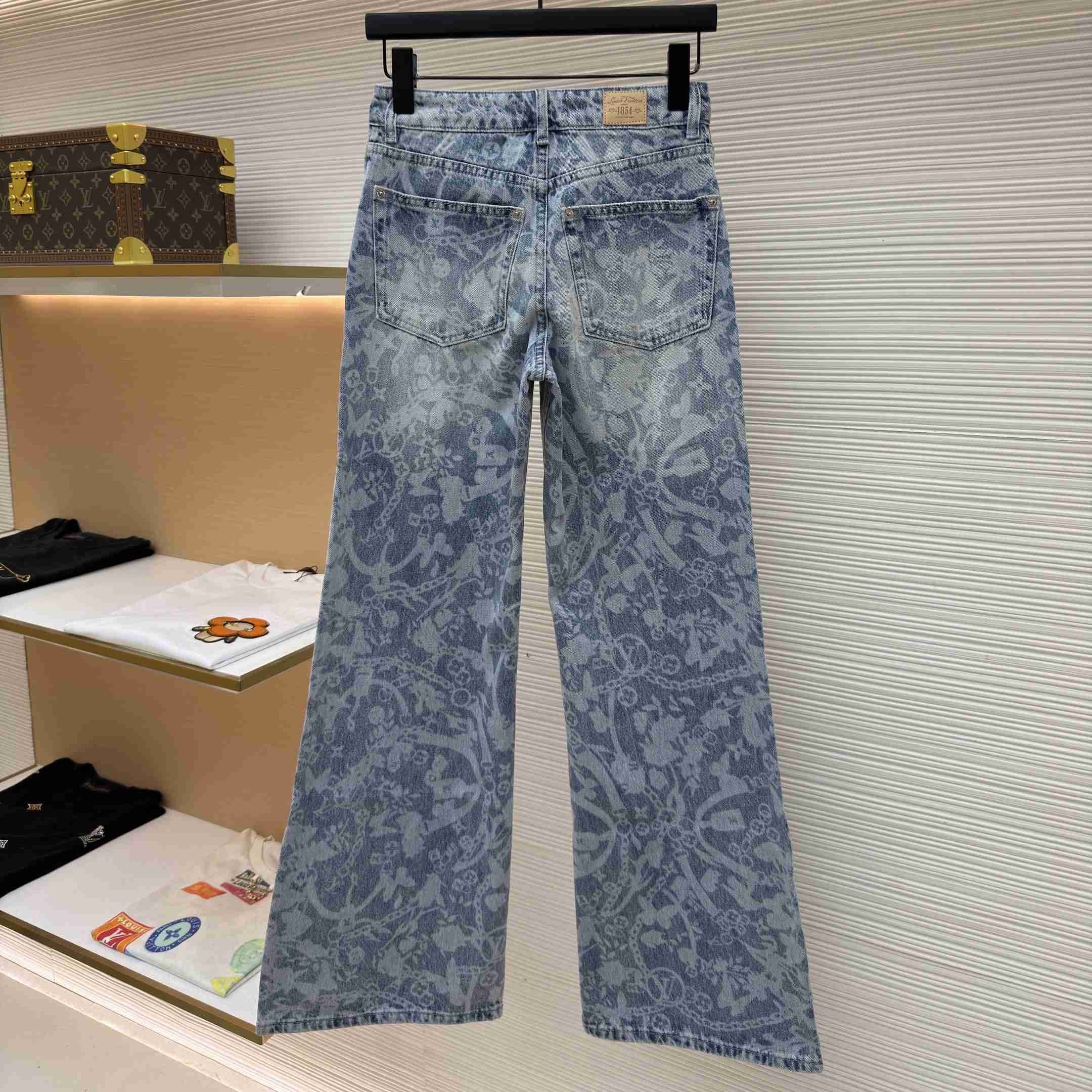 Louis Vuitton LV Bloom Jeans 1AJZ2E - FashionPlug