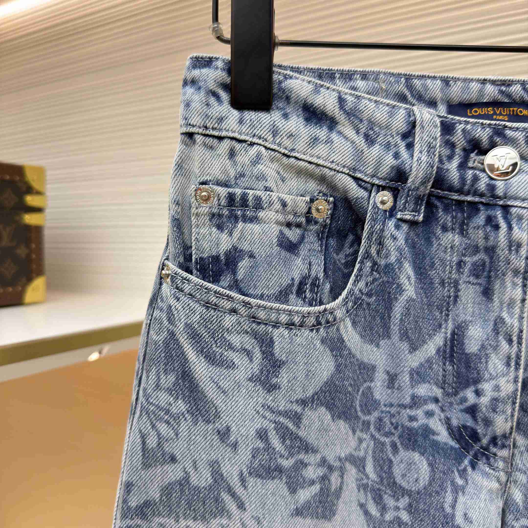 Louis Vuitton LV Bloom Jeans 1AJZ2E - FashionPlug