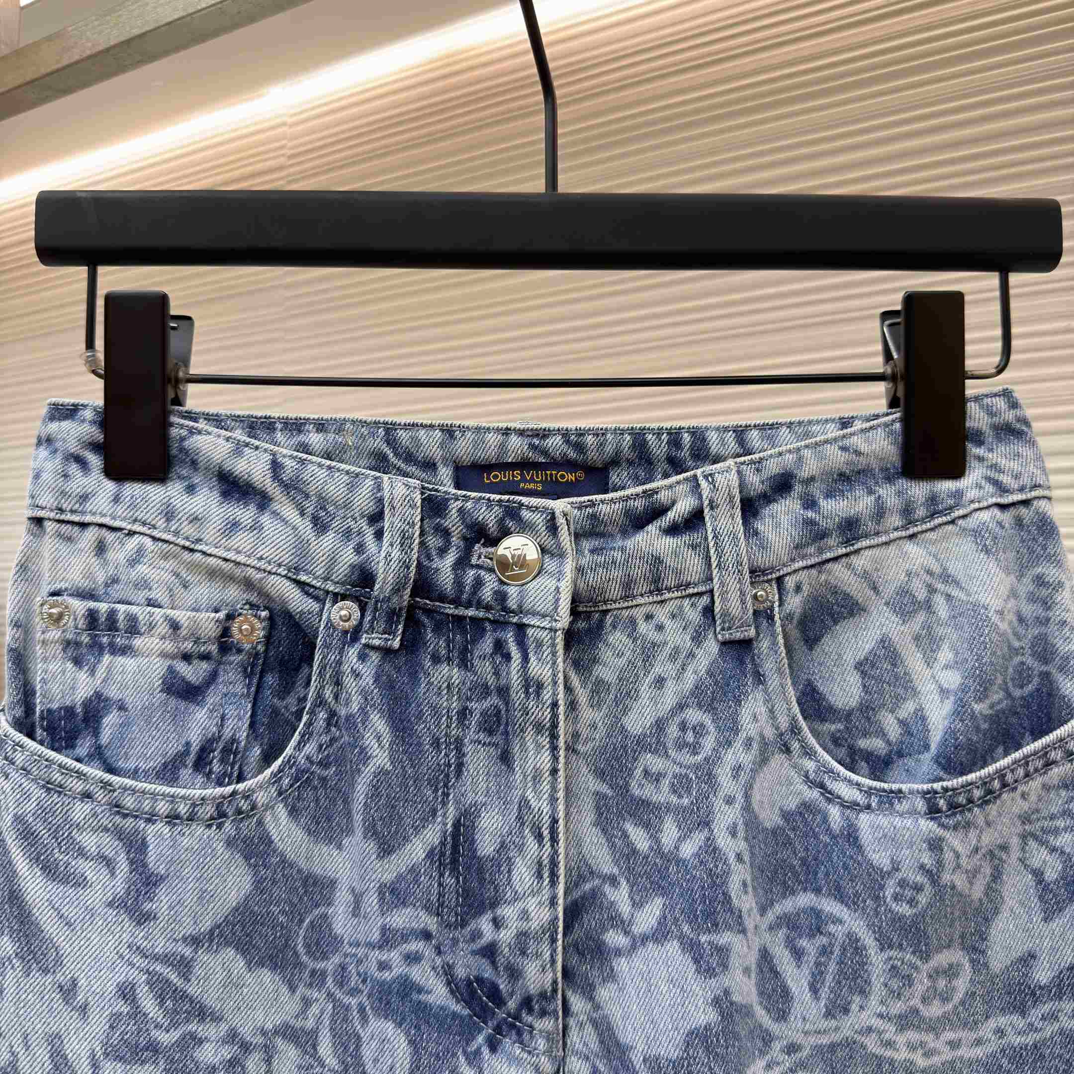 Louis Vuitton LV Bloom Jeans 1AJZ2E - FashionPlug