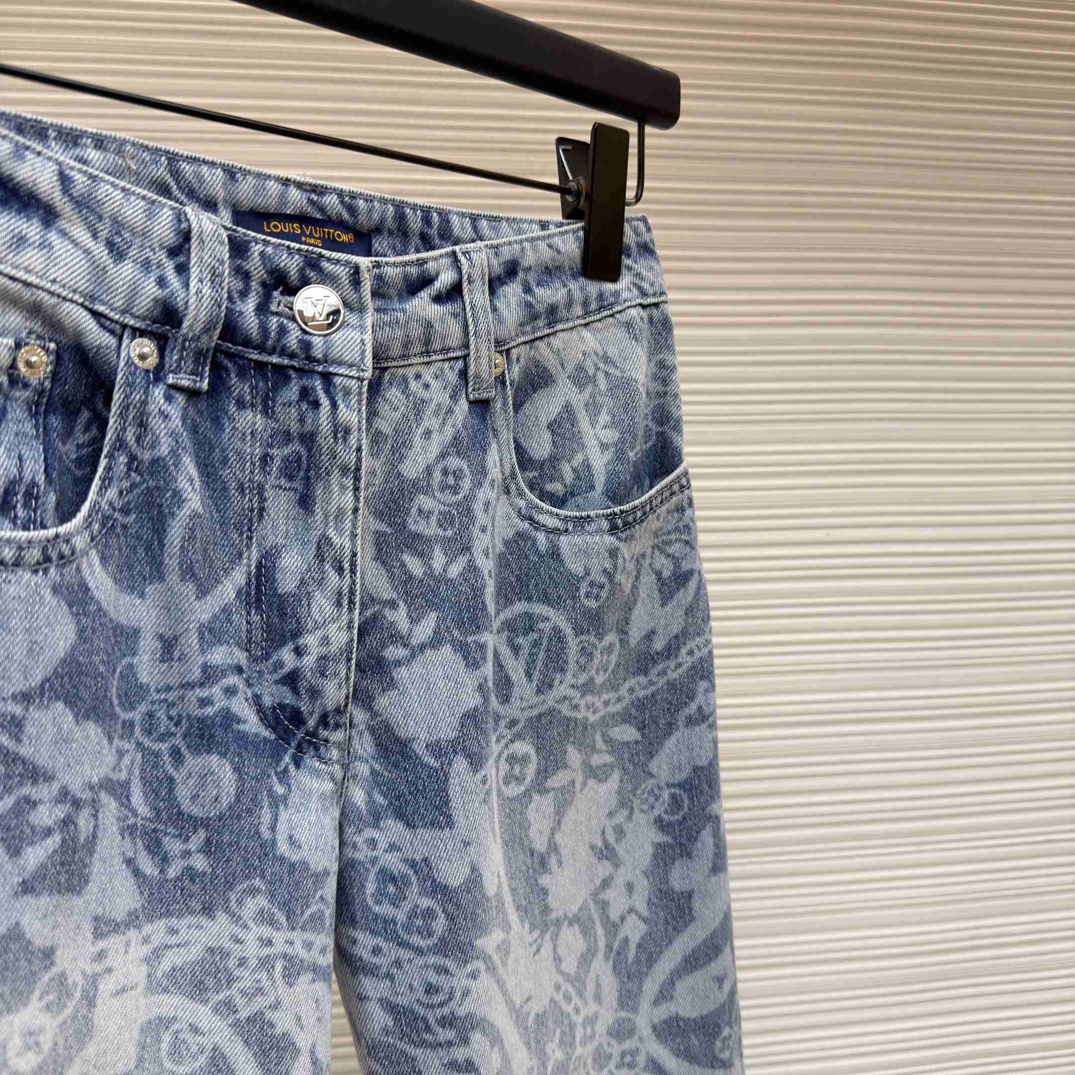 Louis Vuitton LV Bloom Jeans 1AJZ2E - FashionPlug