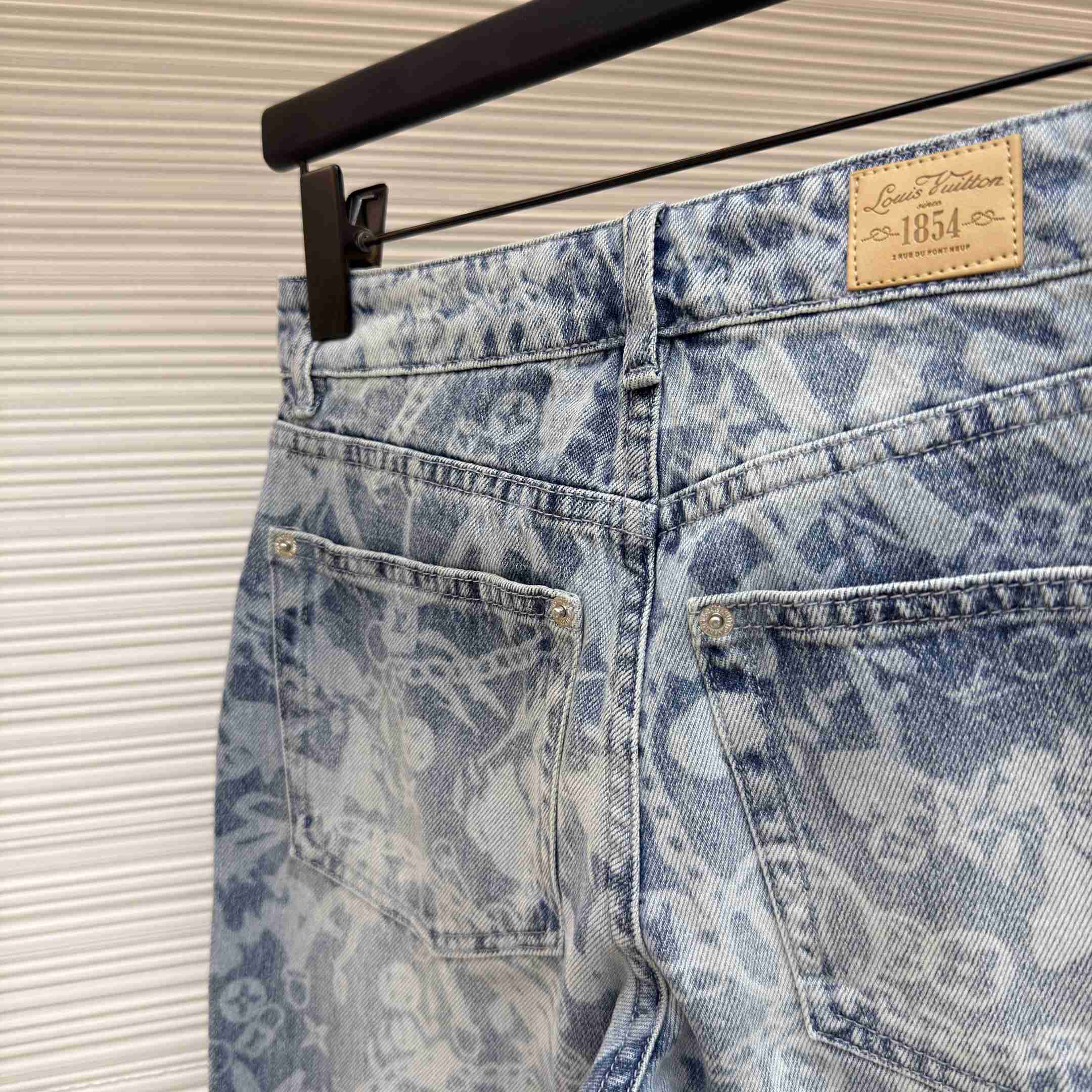 Louis Vuitton LV Bloom Jeans 1AJZ2E - FashionPlug