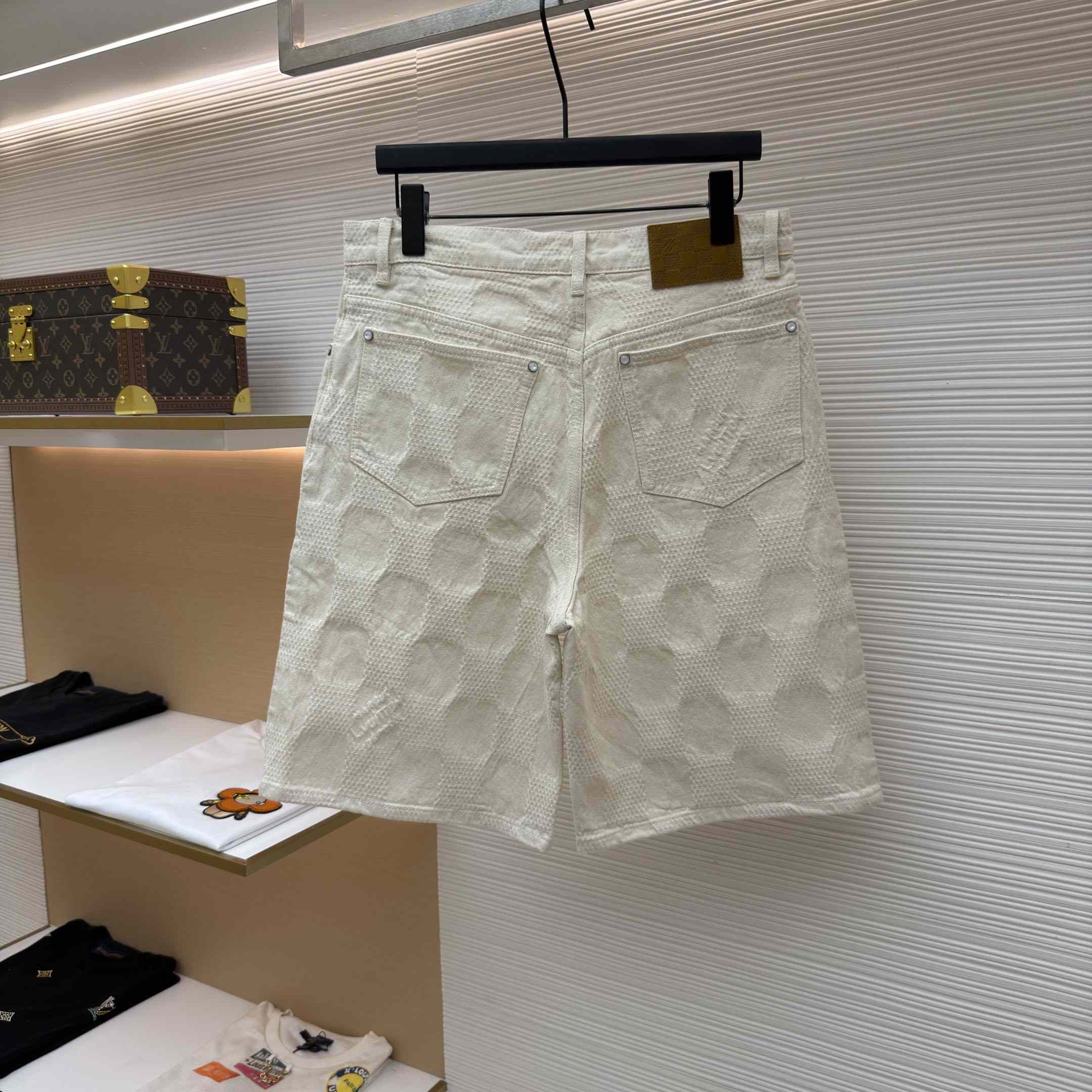 Louis Vuitton Damier 3D Light Denim Shorts 1AK6GU - FashionPlug