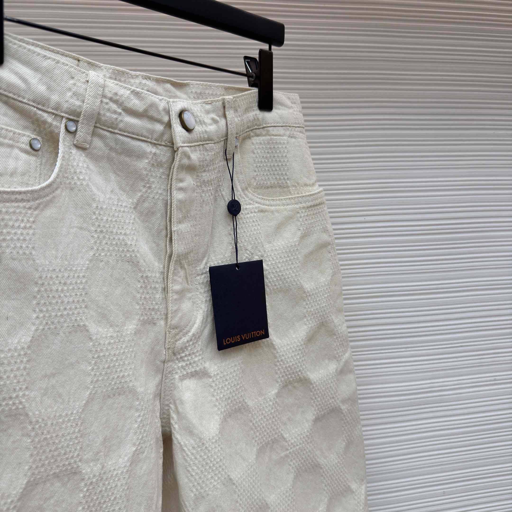 Louis Vuitton Damier 3D Light Denim Shorts 1AK6GU - FashionPlug