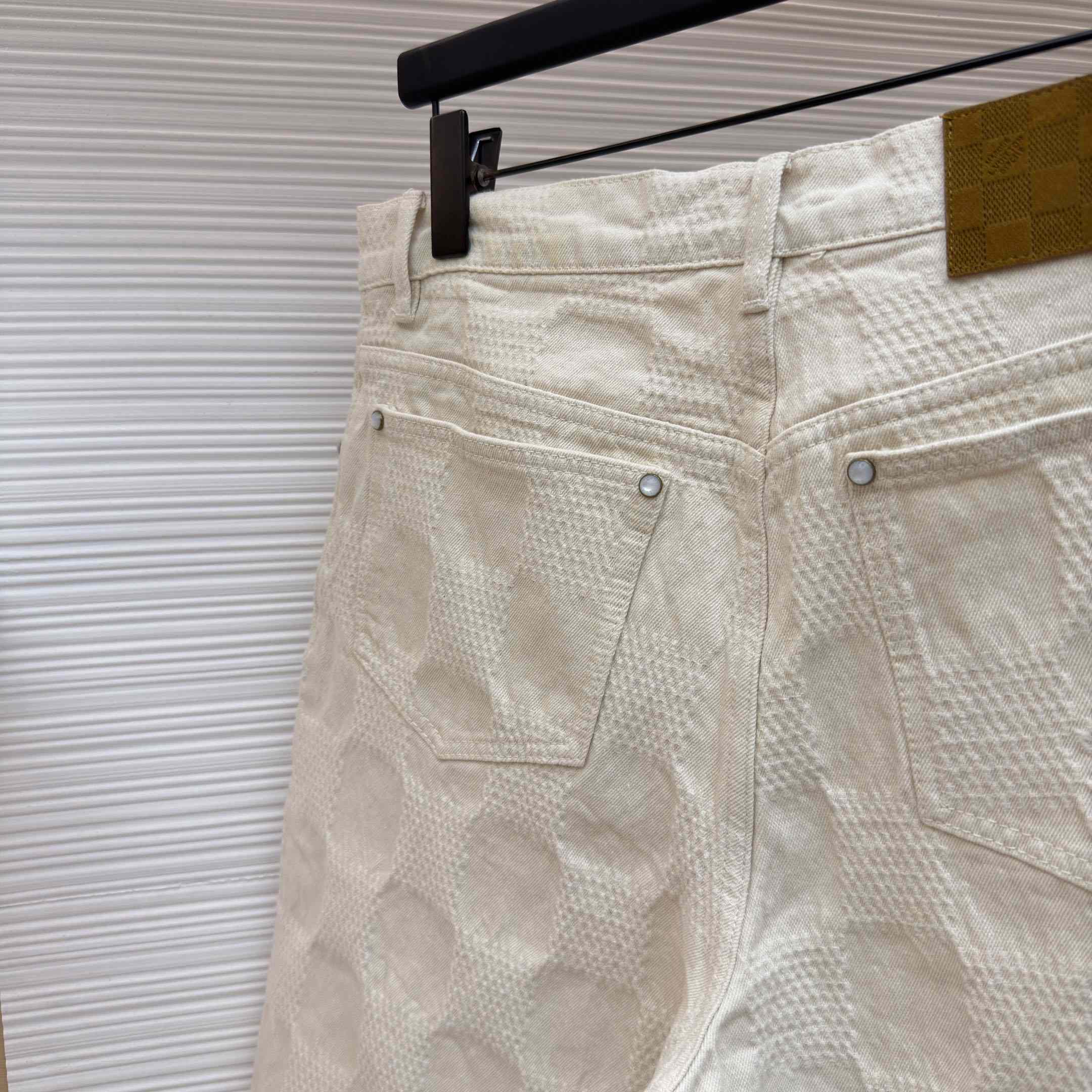 Louis Vuitton Damier 3D Light Denim Shorts 1AK6GU - FashionPlug