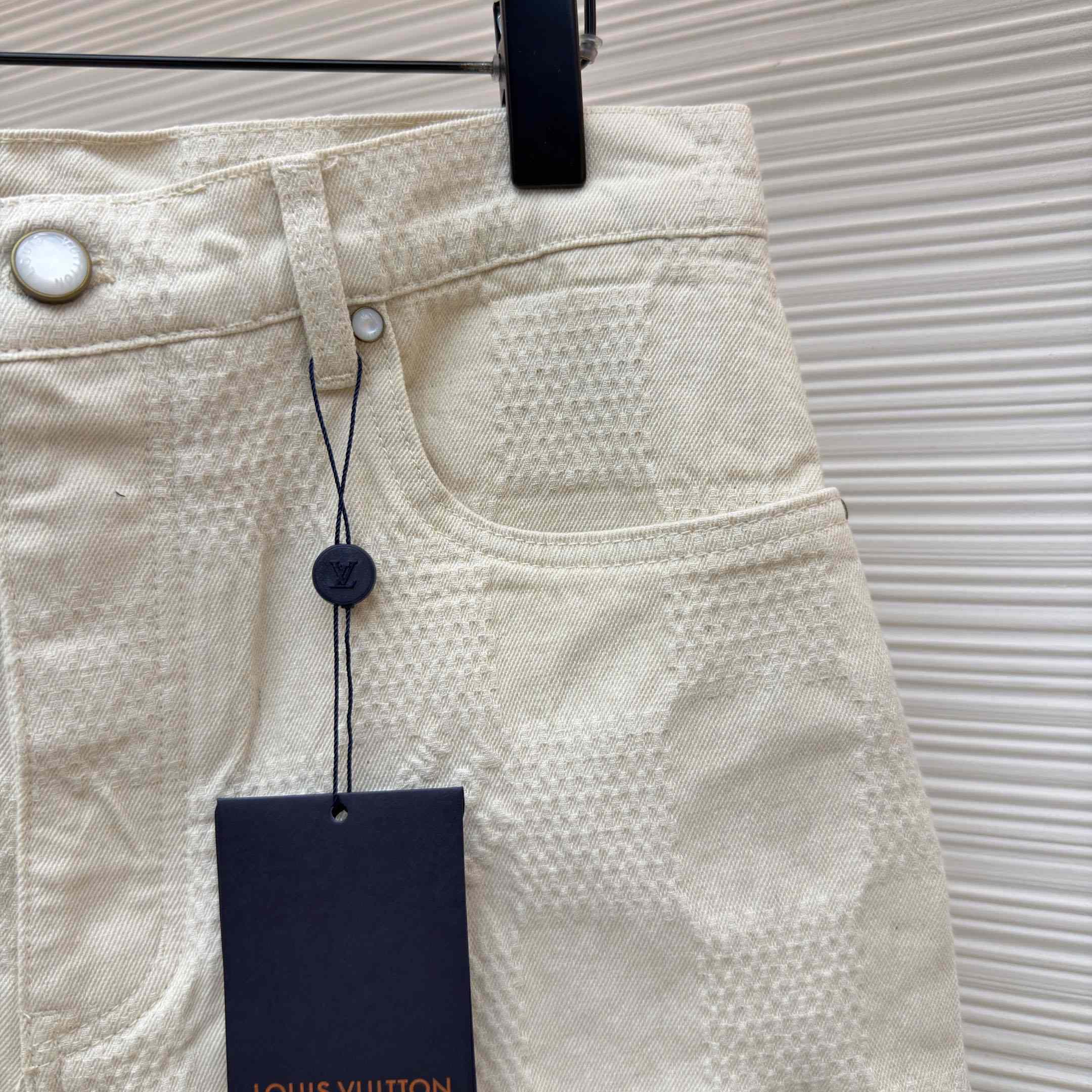 Louis Vuitton Damier 3D Light Denim Shorts 1AK6GU - FashionPlug