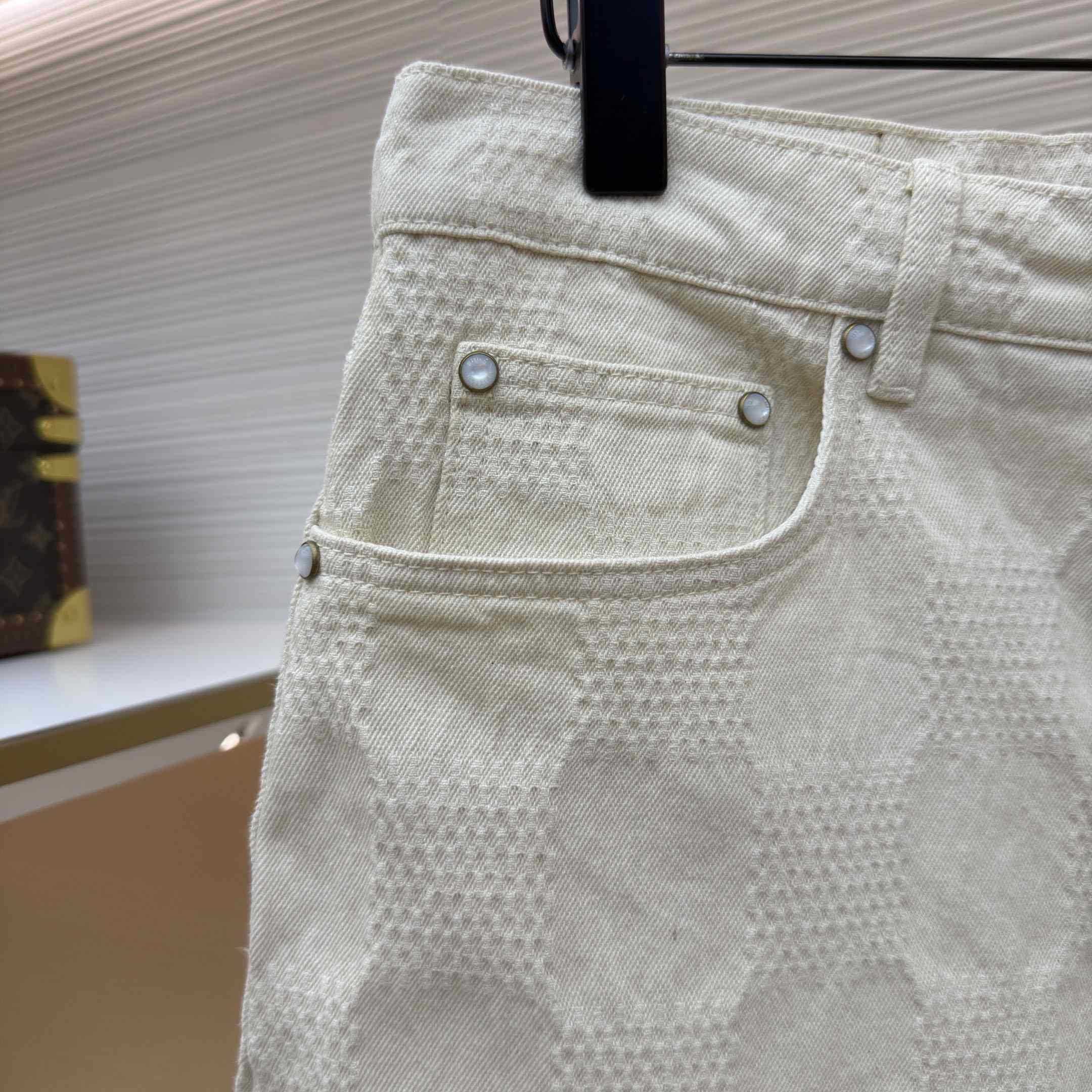 Louis Vuitton Damier 3D Light Denim Shorts 1AK6GU - FashionPlug