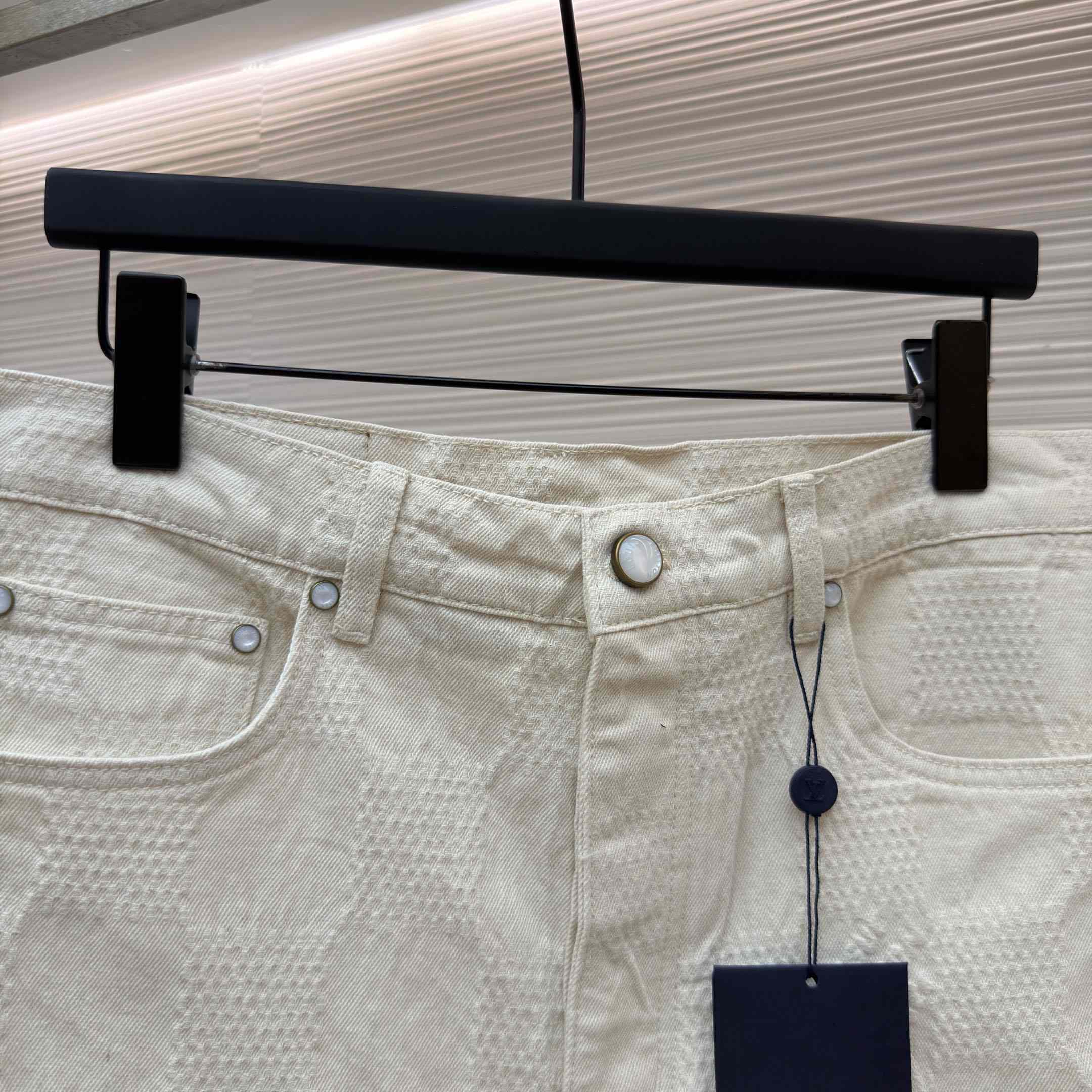 Louis Vuitton Damier 3D Light Denim Shorts 1AK6GU - FashionPlug
