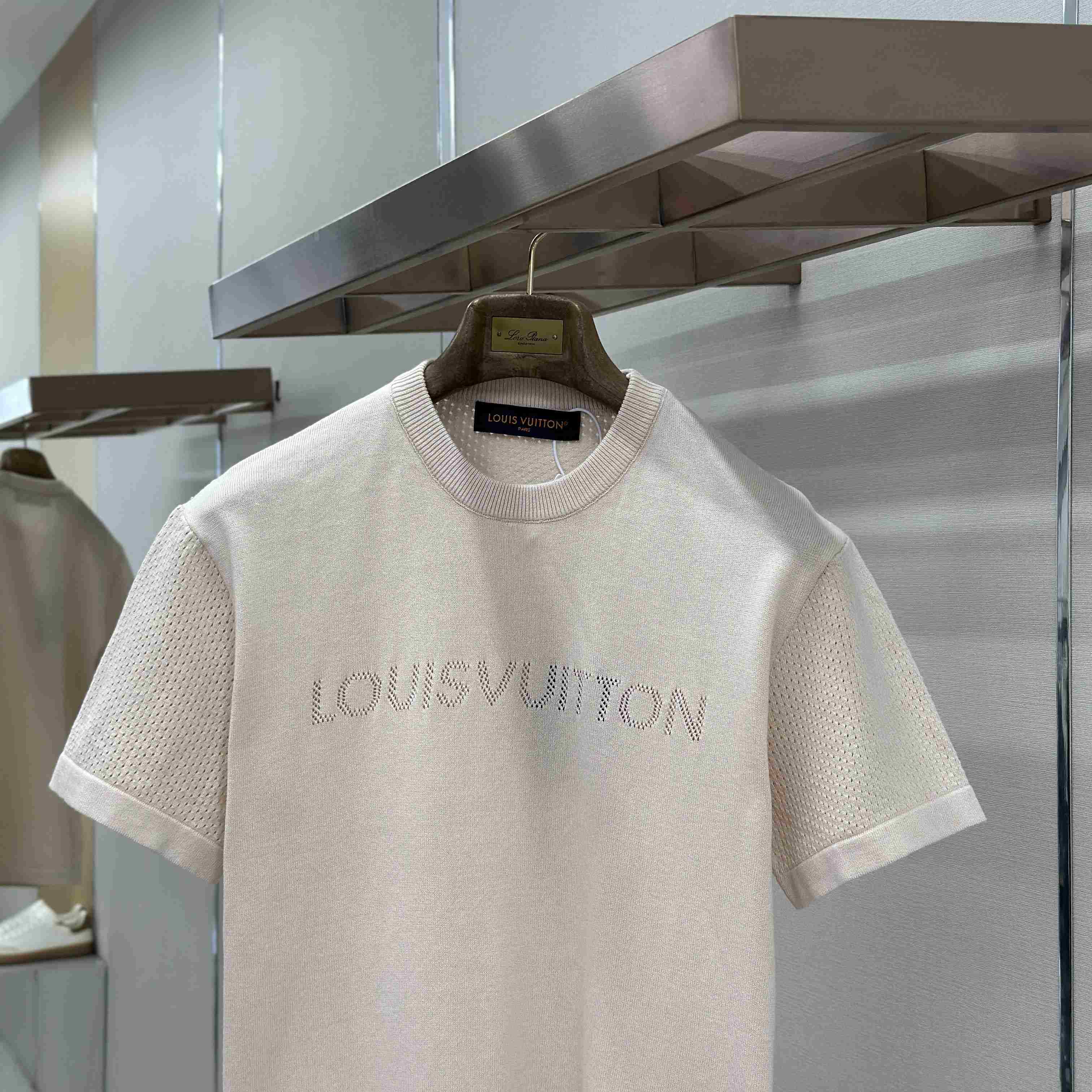Louis Vuitton Elegant Cotton Cashmere Short-Sleeved Crewneck 1AK6XJ - FashionPlug