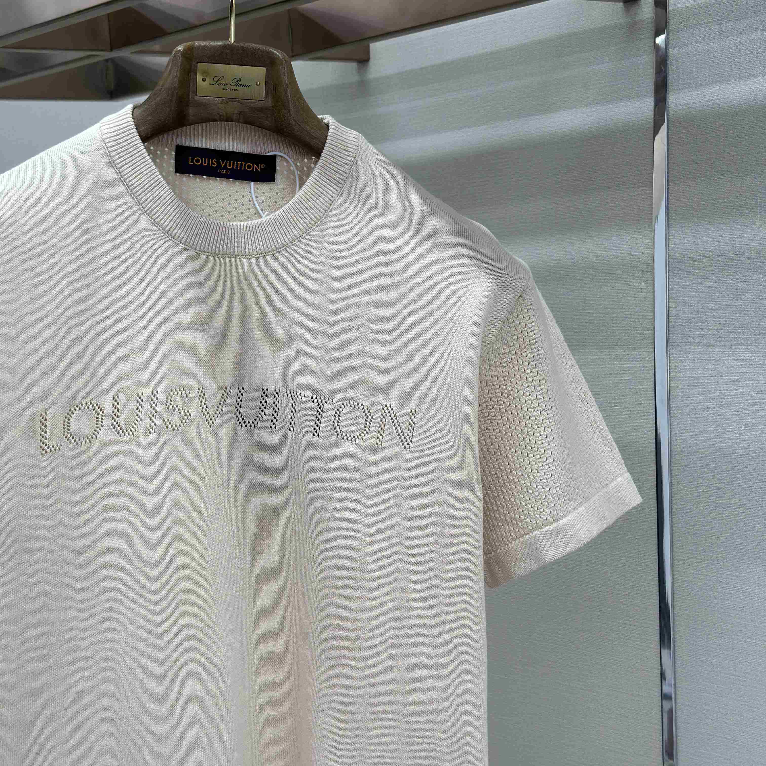 Louis Vuitton Elegant Cotton Cashmere Short-Sleeved Crewneck 1AK6XJ - FashionPlug