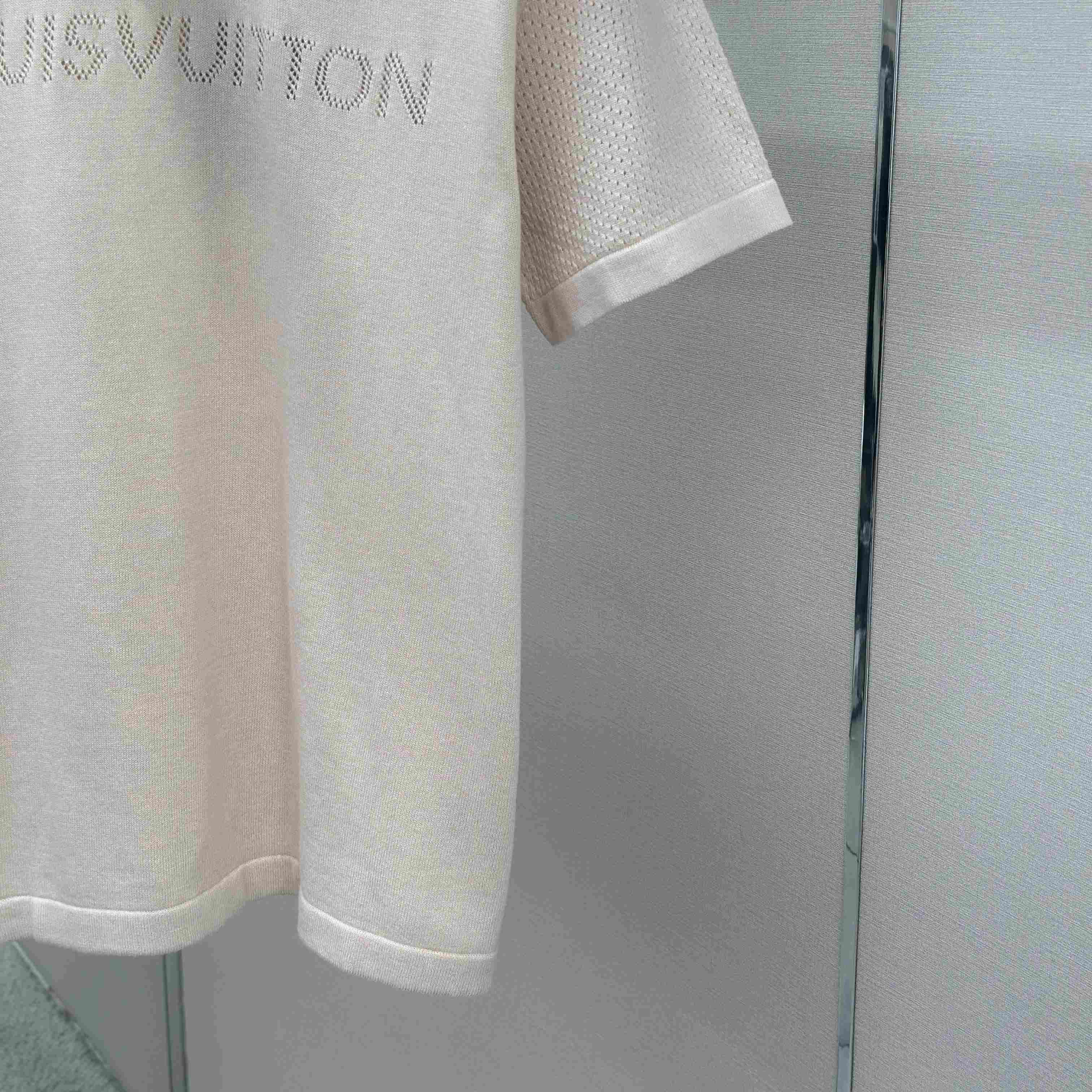 Louis Vuitton Elegant Cotton Cashmere Short-Sleeved Crewneck 1AK6XJ - FashionPlug