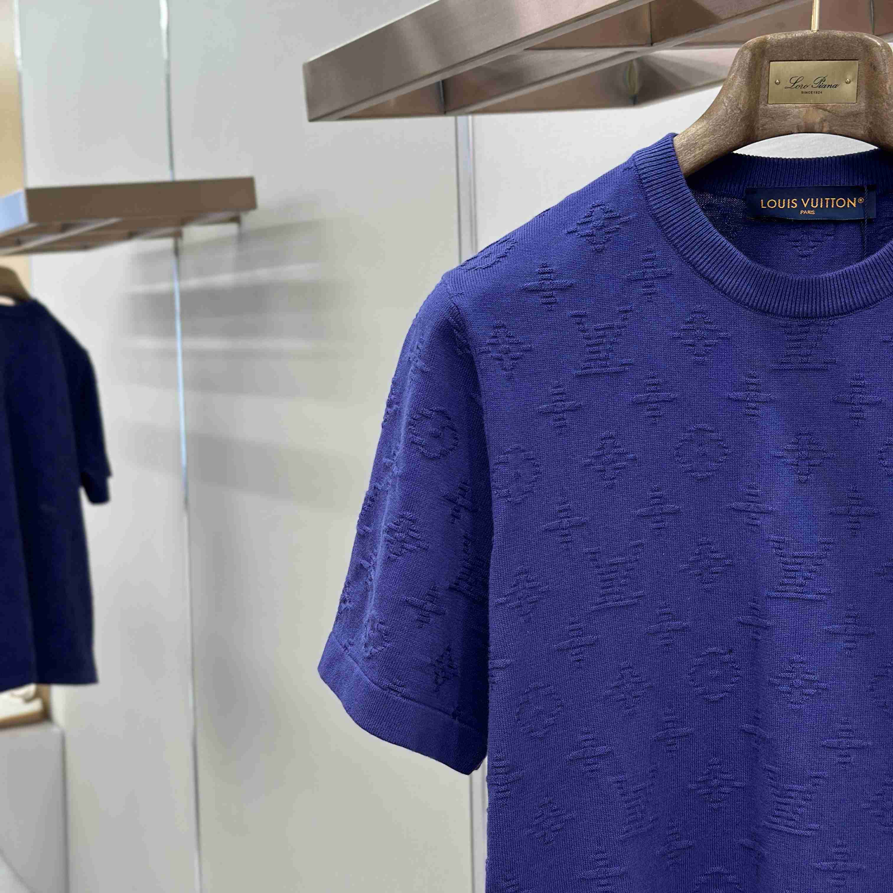 Louis Vuitton Monogram Short-Sleeved Crewneck 1AK71Z - FashionPlug