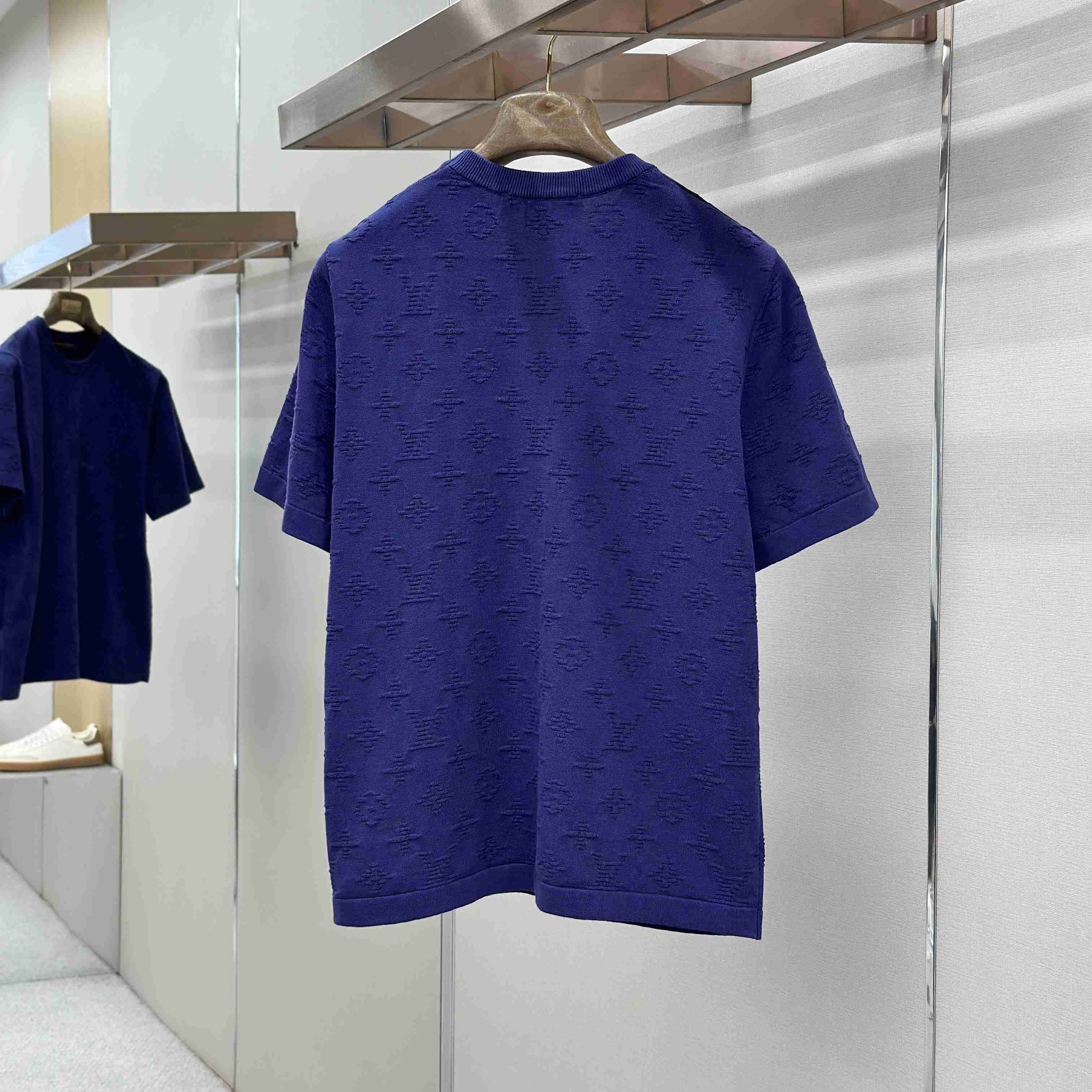 Louis Vuitton Monogram Short-Sleeved Crewneck 1AK71Z - FashionPlug