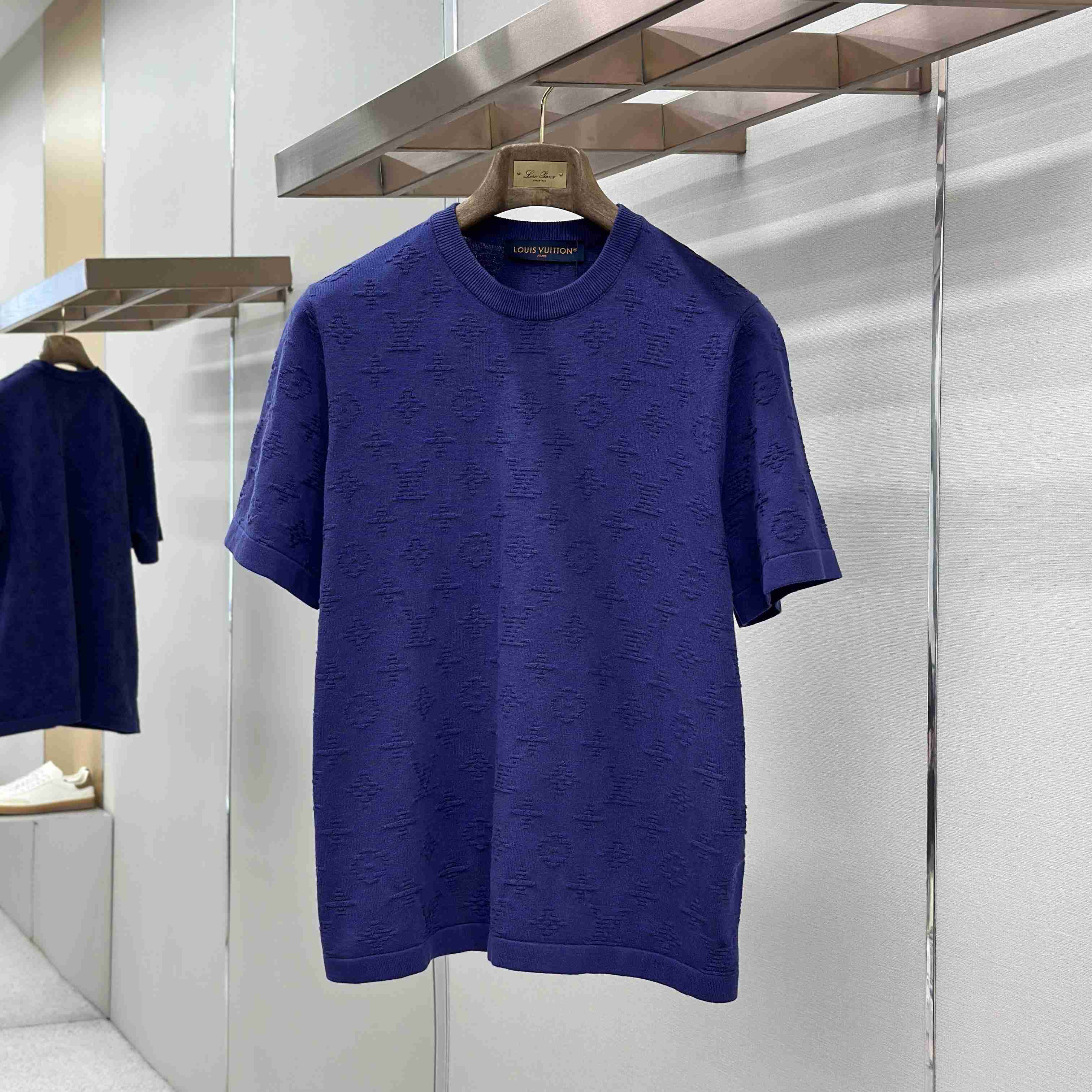 Louis Vuitton Monogram Short-Sleeved Crewneck 1AK71Z - FashionPlug