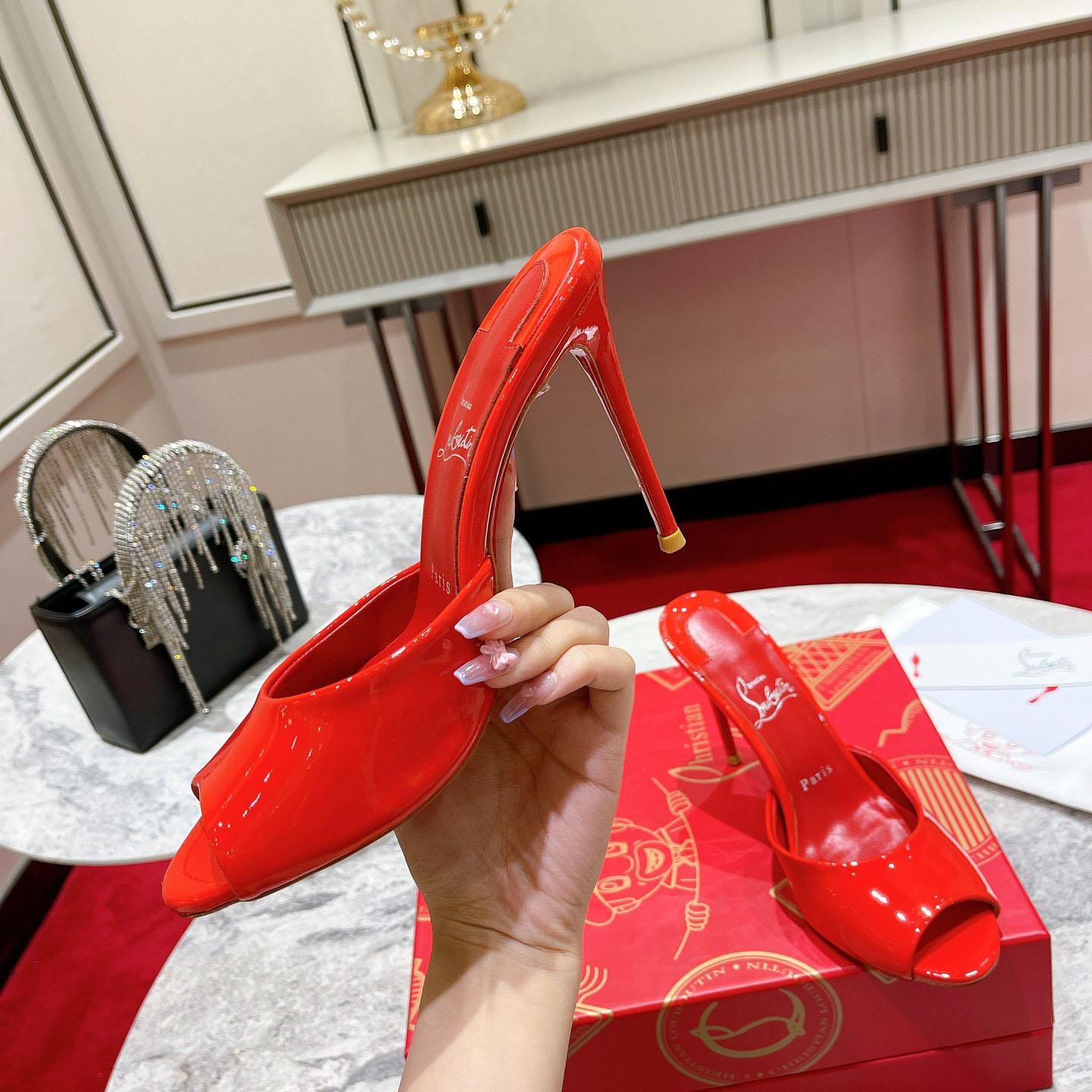 Christian Louboutin Me Dolly 100MM Patent Leather Mules - FashionPlug