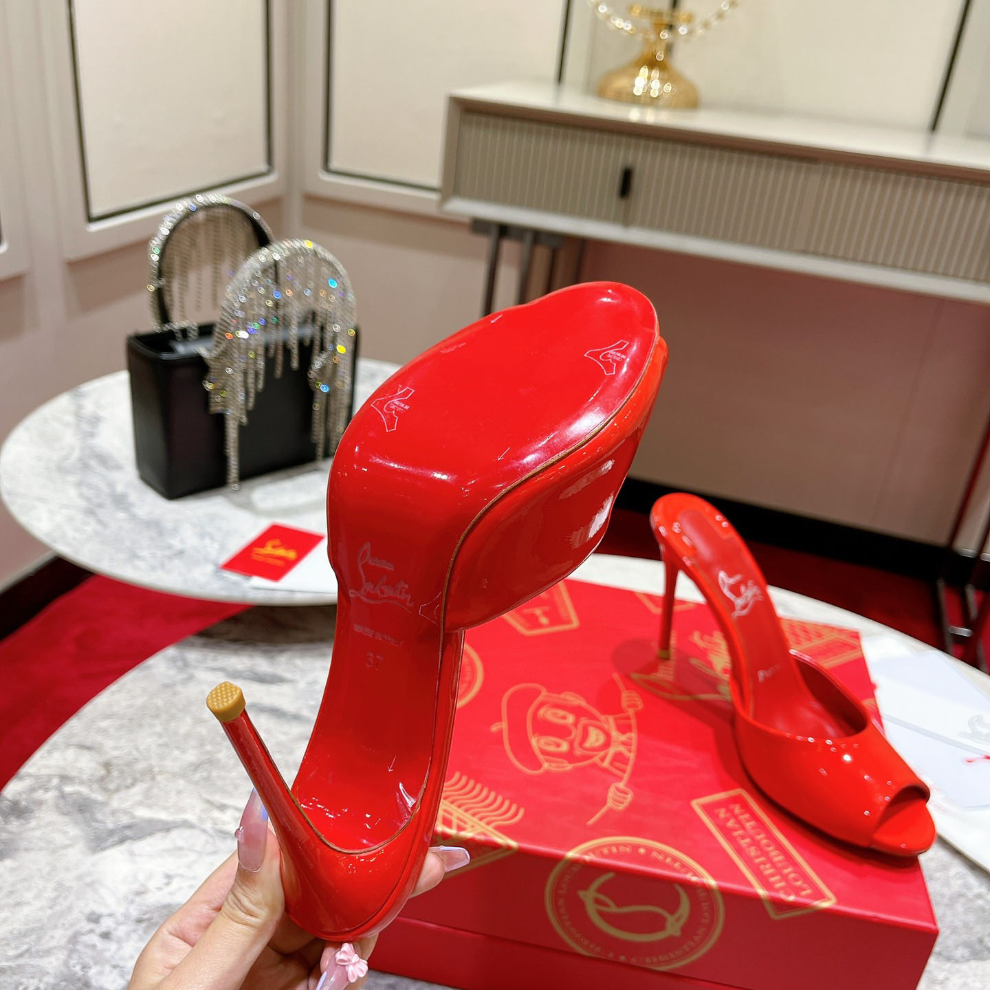 Christian Louboutin Me Dolly 100MM Patent Leather Mules - FashionPlug