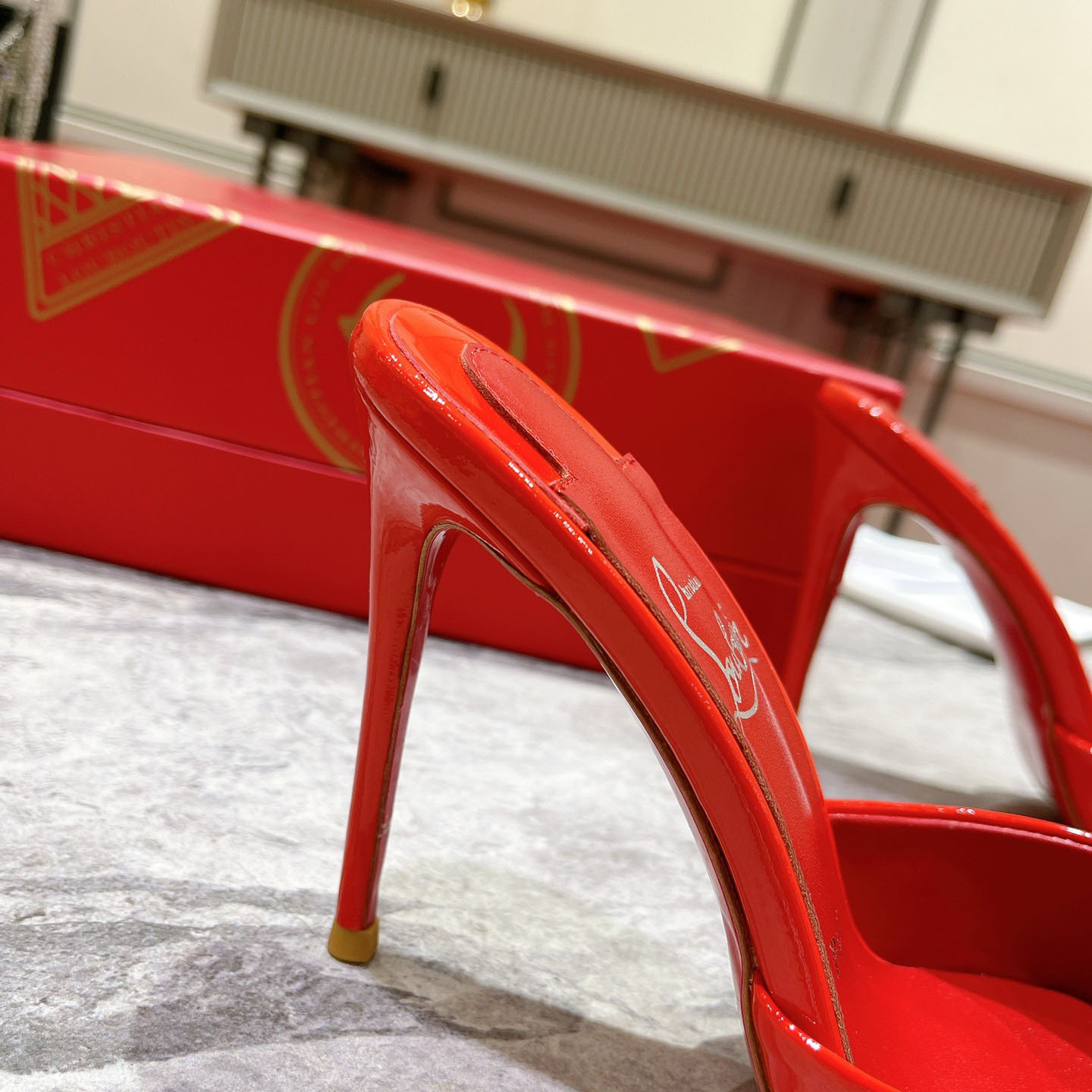 Christian Louboutin Me Dolly 100MM Patent Leather Mules - FashionPlug
