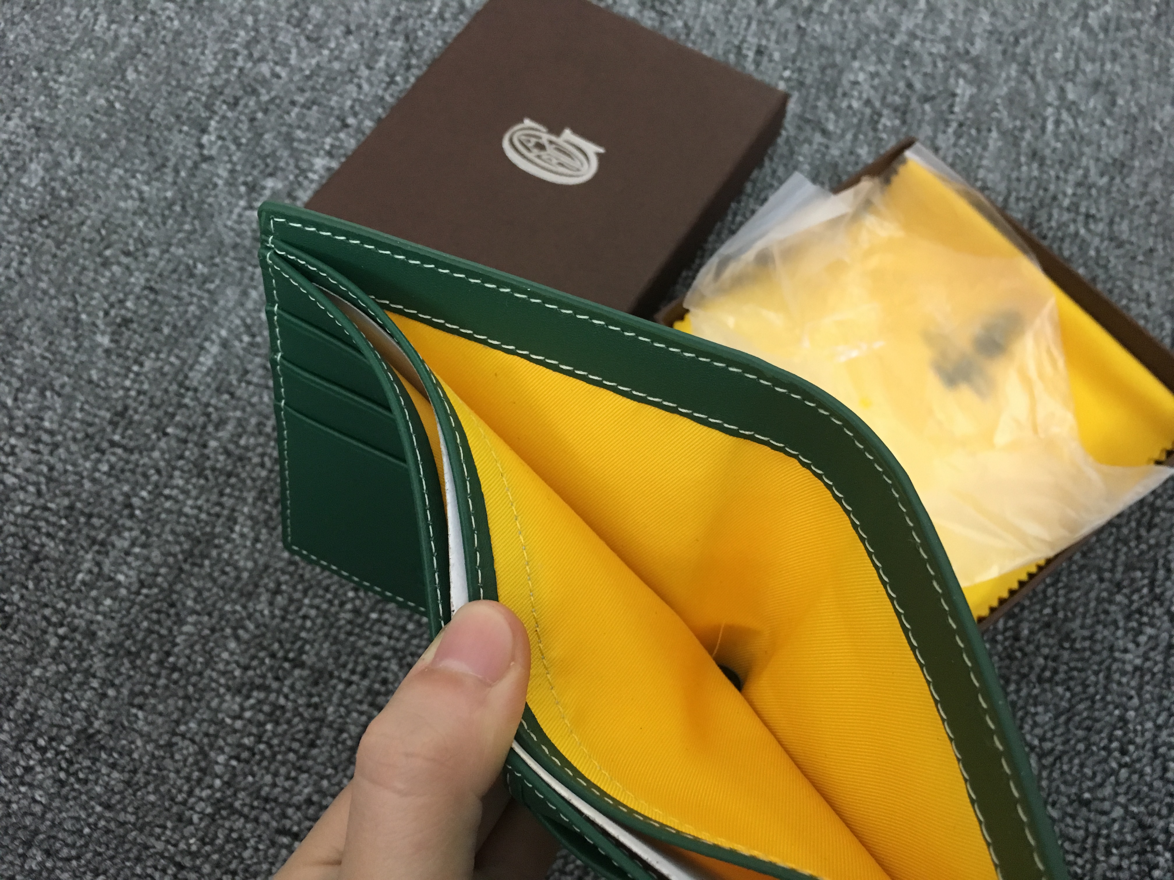 Goyard Short 6 Card Slots Billfold Wallet Green - FashionPlug