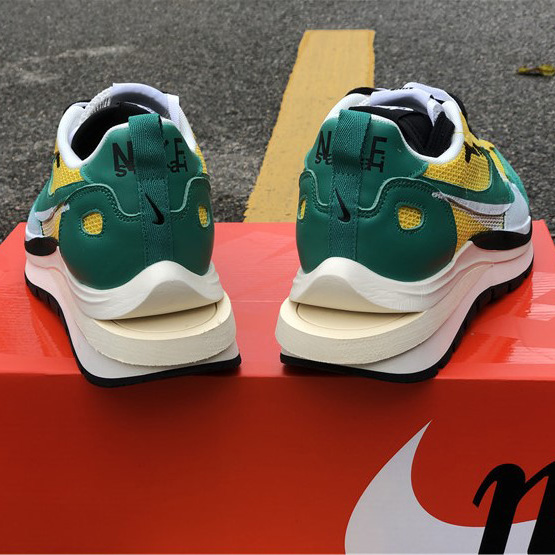Nike X Sacai Ldv Waffle Sneakers - FashionPlug