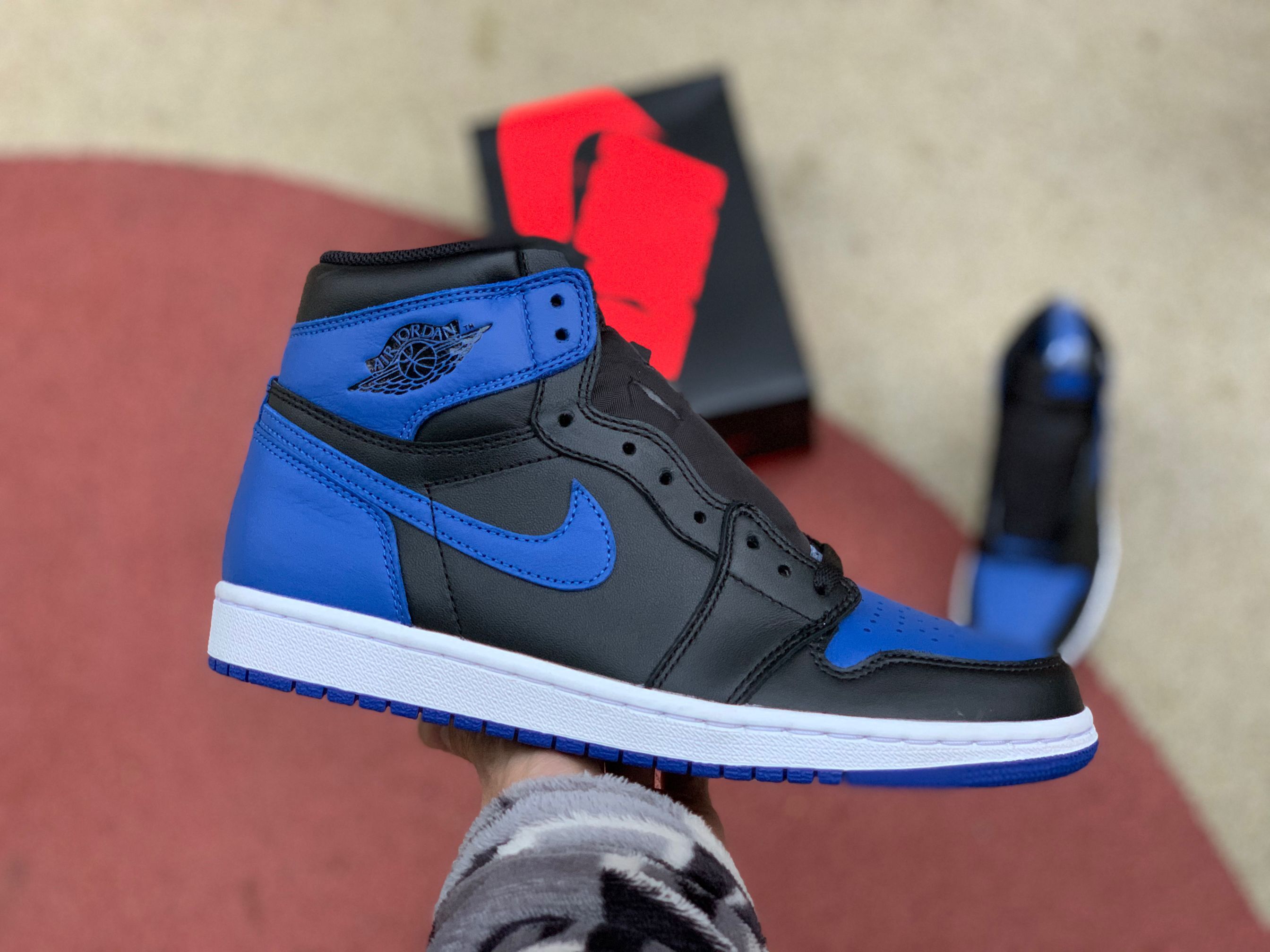 Jordan AJ1 Retro High OG Sneaker - FashionPlug