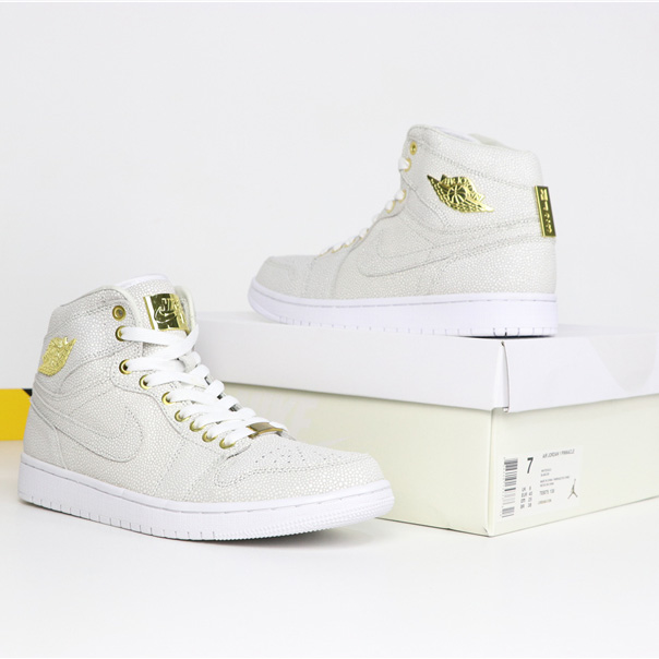 Jordan AJ1 Sneakers - FashionPlug
