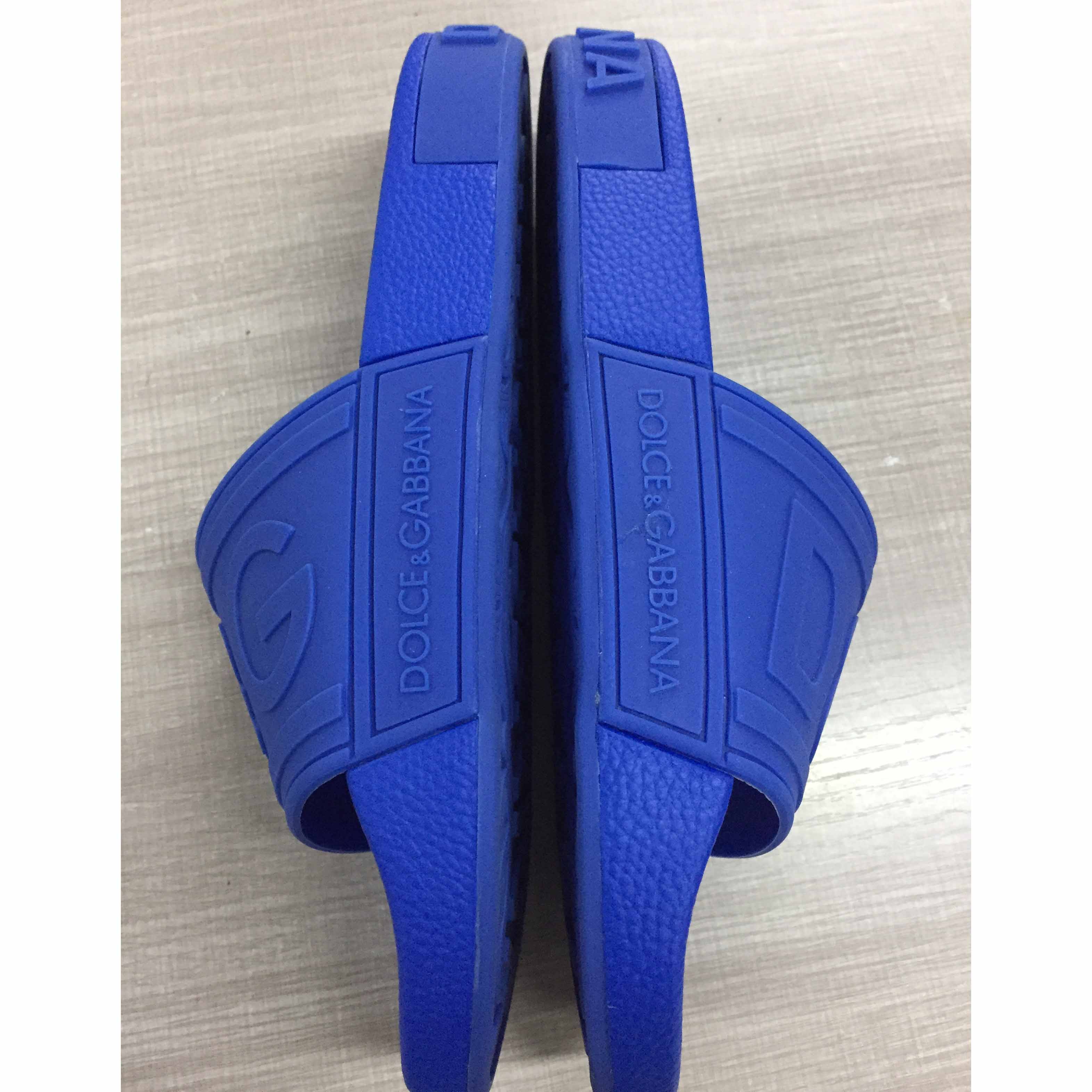 Dolce & Gabbana Logo Slides - FashionPlug