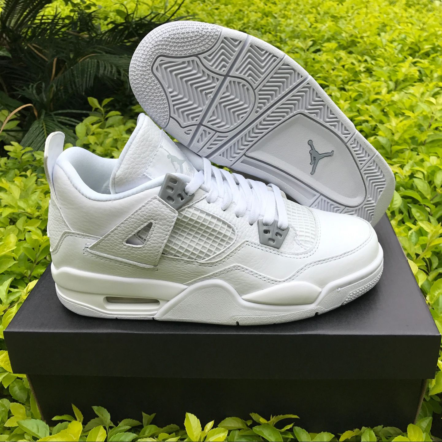 Jordan AJ4 Sneaker - FashionPlug