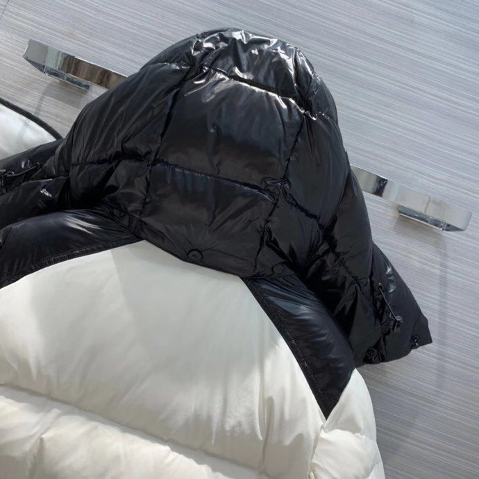 Moncler Aubrac Padded Jacket - FashionPlug