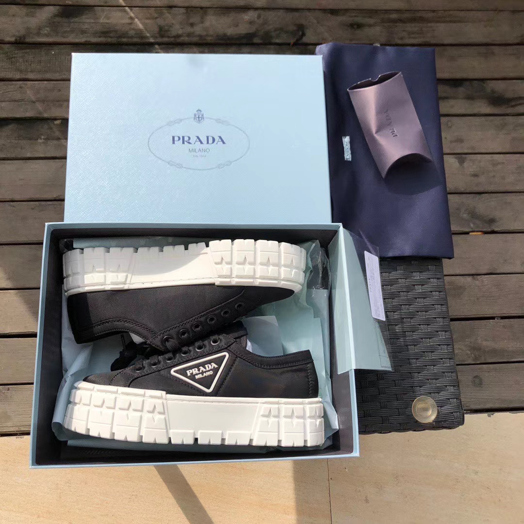 Prada Triangular Logo Plaque Sneakers - FashionPlug