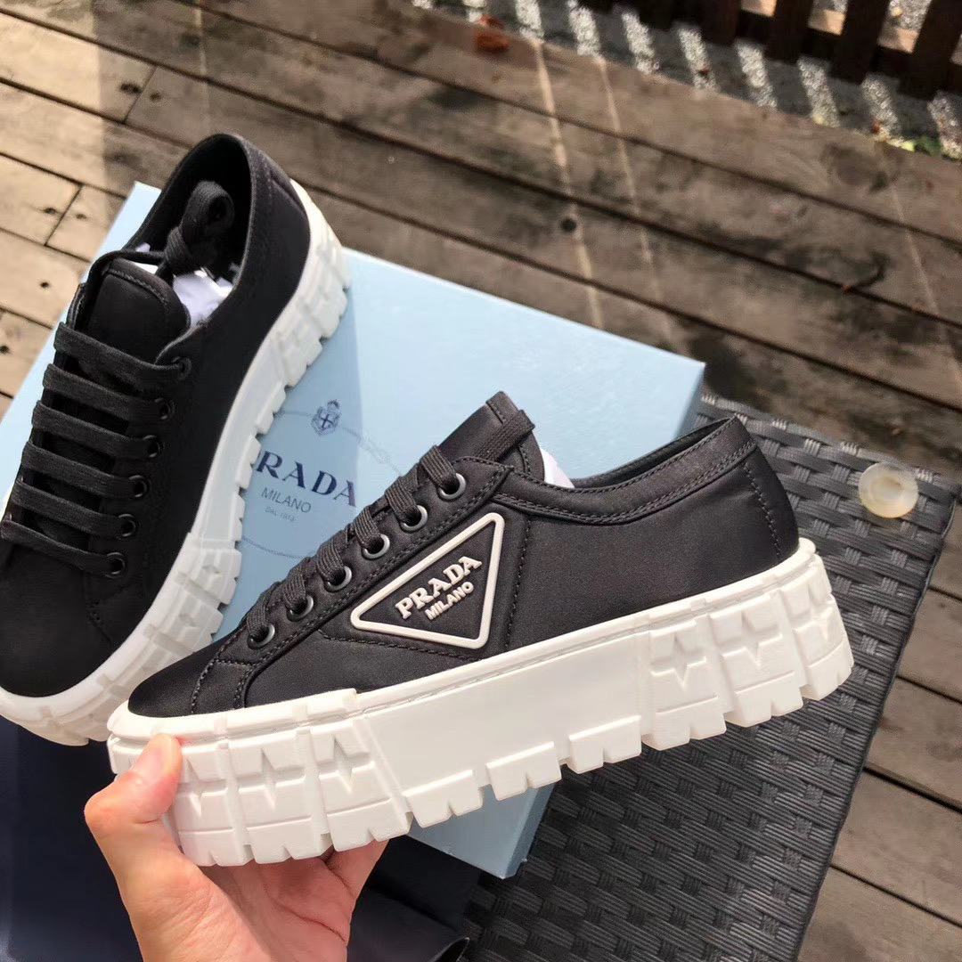 Prada Triangular Logo Plaque Sneakers - FashionPlug