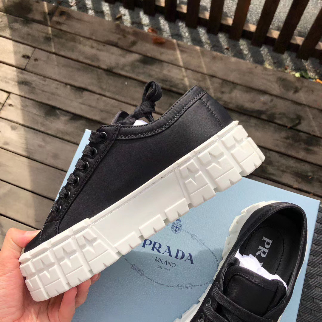 Prada Triangular Logo Plaque Sneakers - FashionPlug