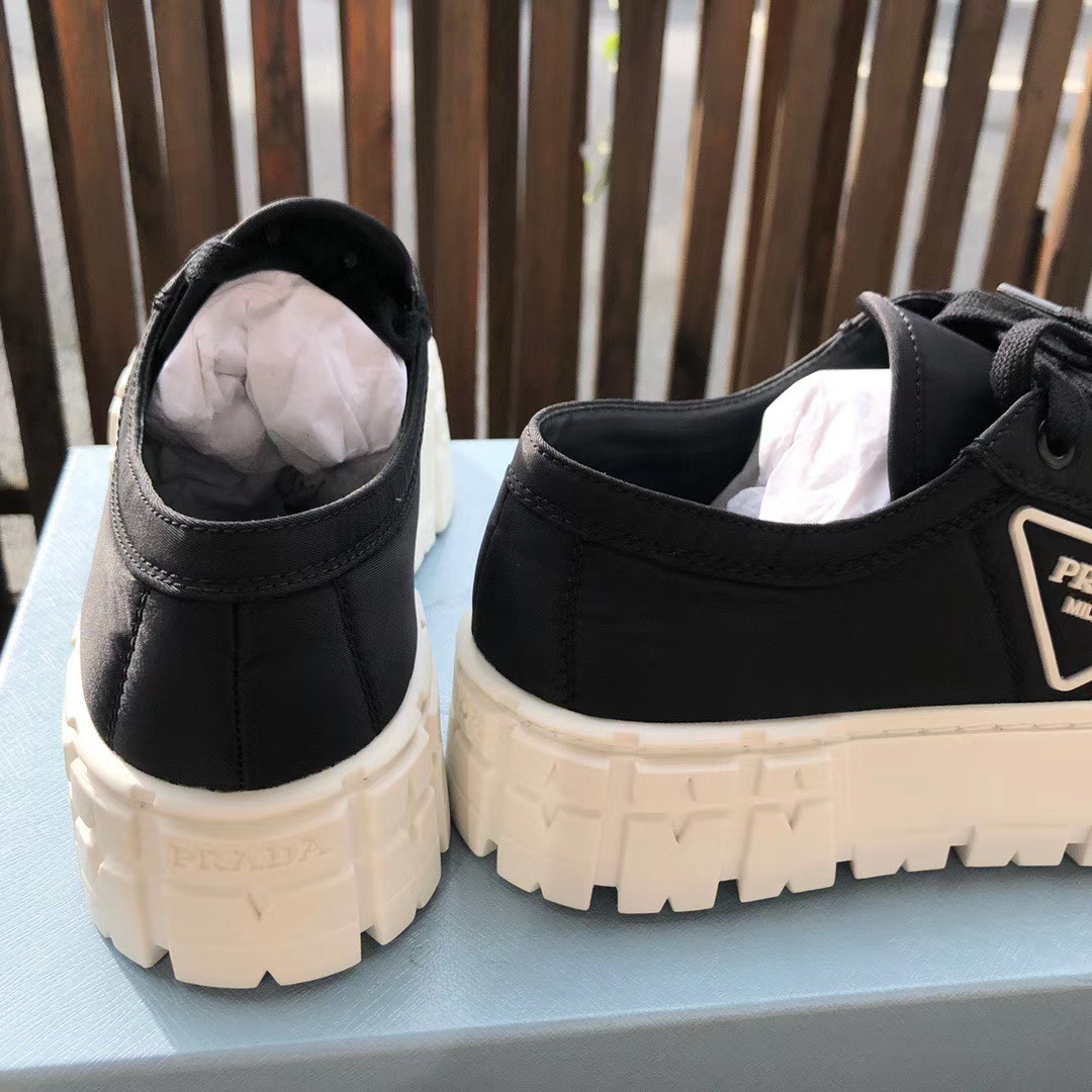 Prada Triangular Logo Plaque Sneakers - FashionPlug
