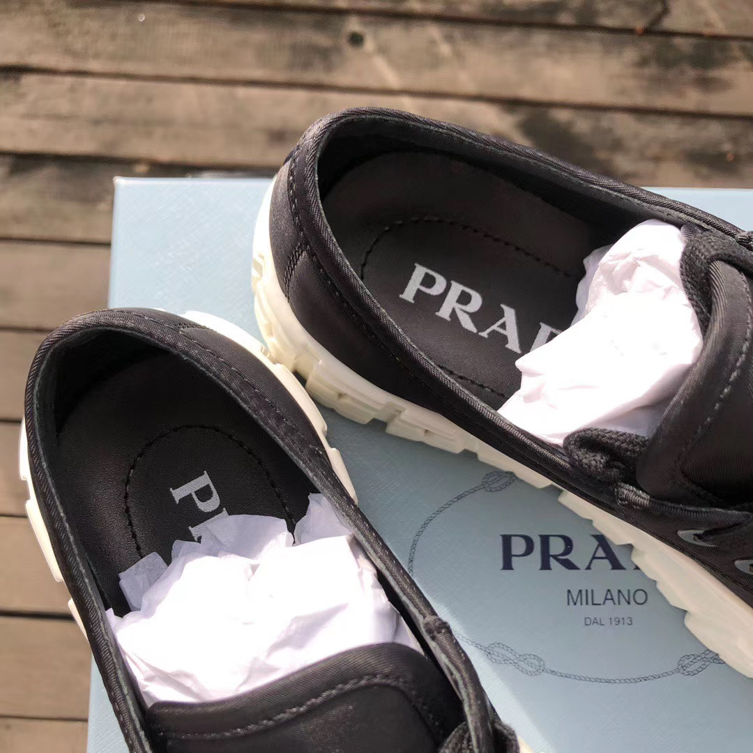 Prada Triangular Logo Plaque Sneakers - FashionPlug
