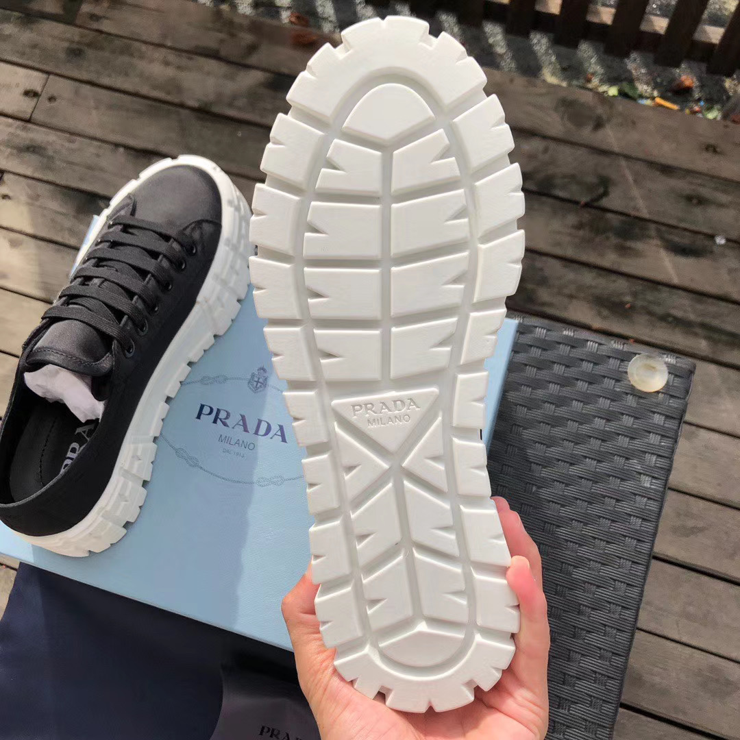 Prada Triangular Logo Plaque Sneakers - FashionPlug
