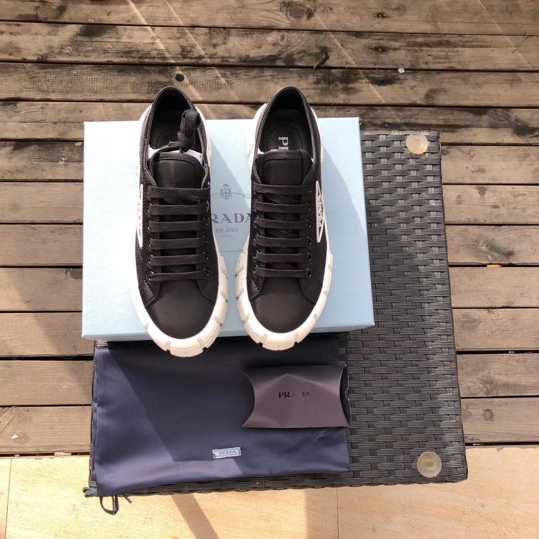 Prada Triangular Logo Plaque Sneakers - FashionPlug