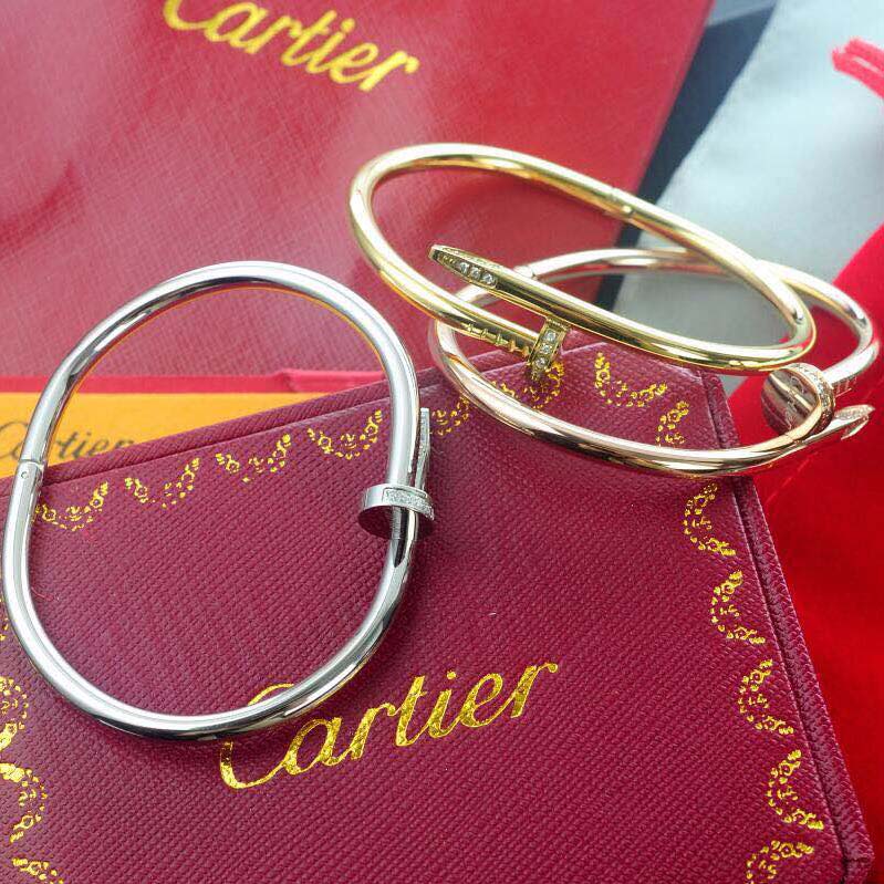 Cartier Bracelet - FashionPlug