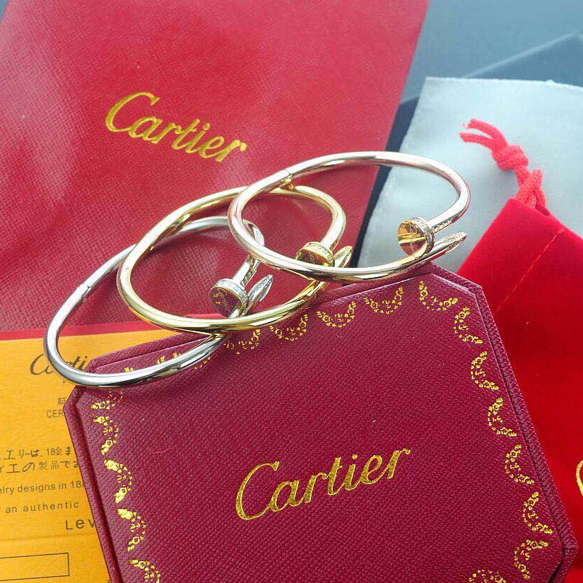 Cartier Bracelet - FashionPlug