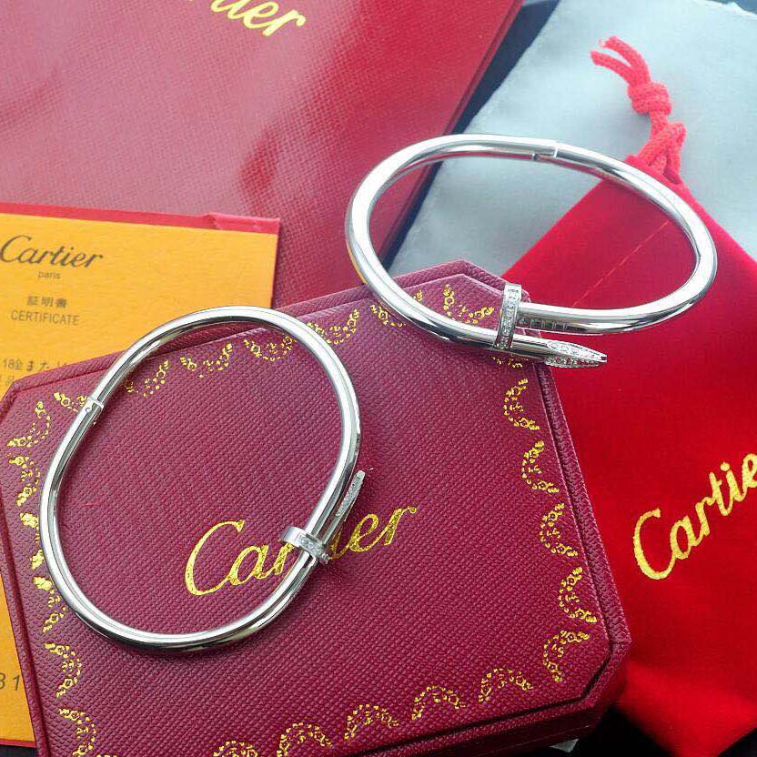 Cartier Bracelet - FashionPlug