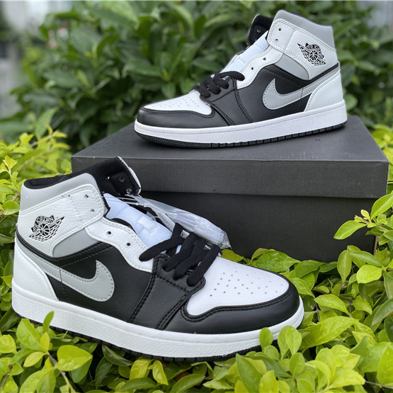 Jordan Air 1 High OG Sneakers - FashionPlug