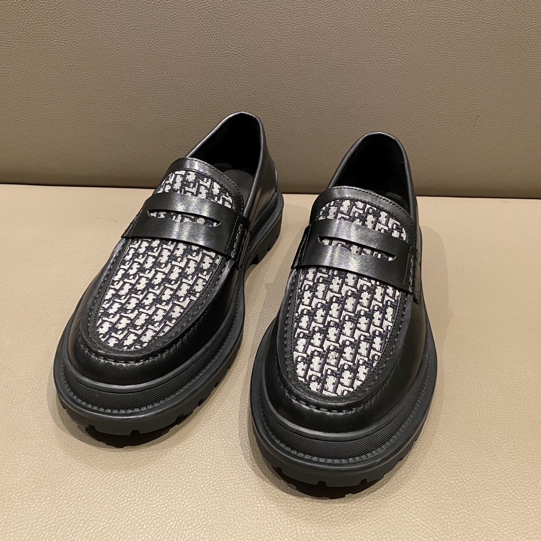 Dior  Oblique Explorer Loafer - FashionPlug