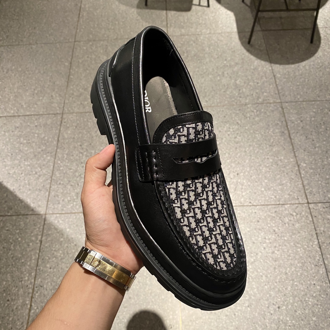Dior  Oblique Explorer Loafer - FashionPlug