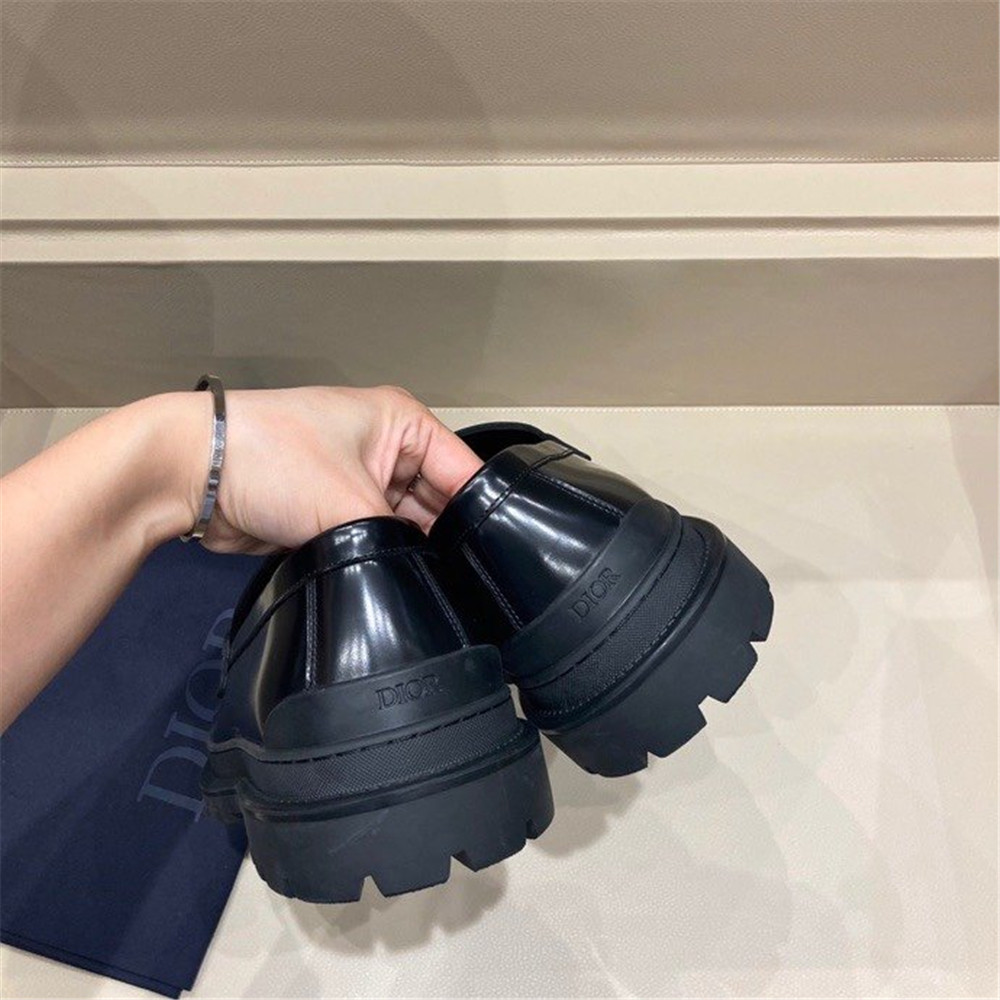 Dior Leather Sneaker - FashionPlug