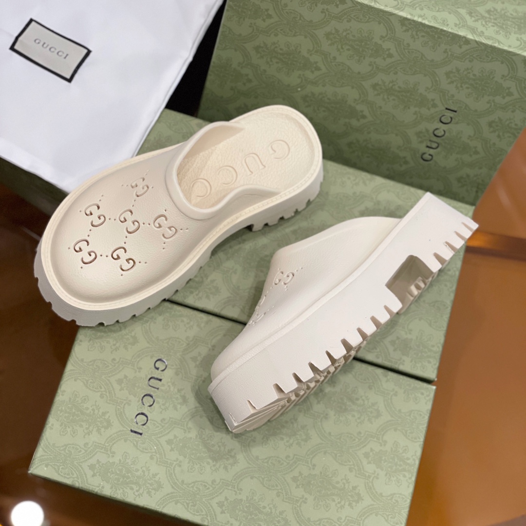 Gucci GG Slides - FashionPlug