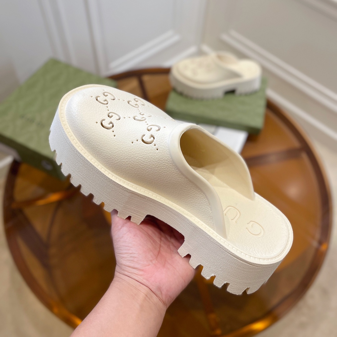 Gucci GG Slides - FashionPlug