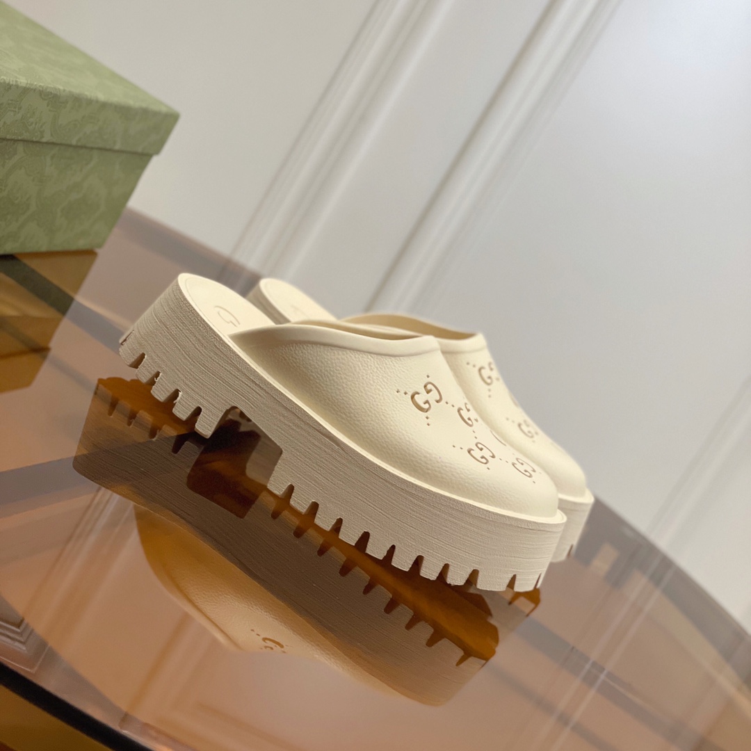 Gucci GG Slides - FashionPlug